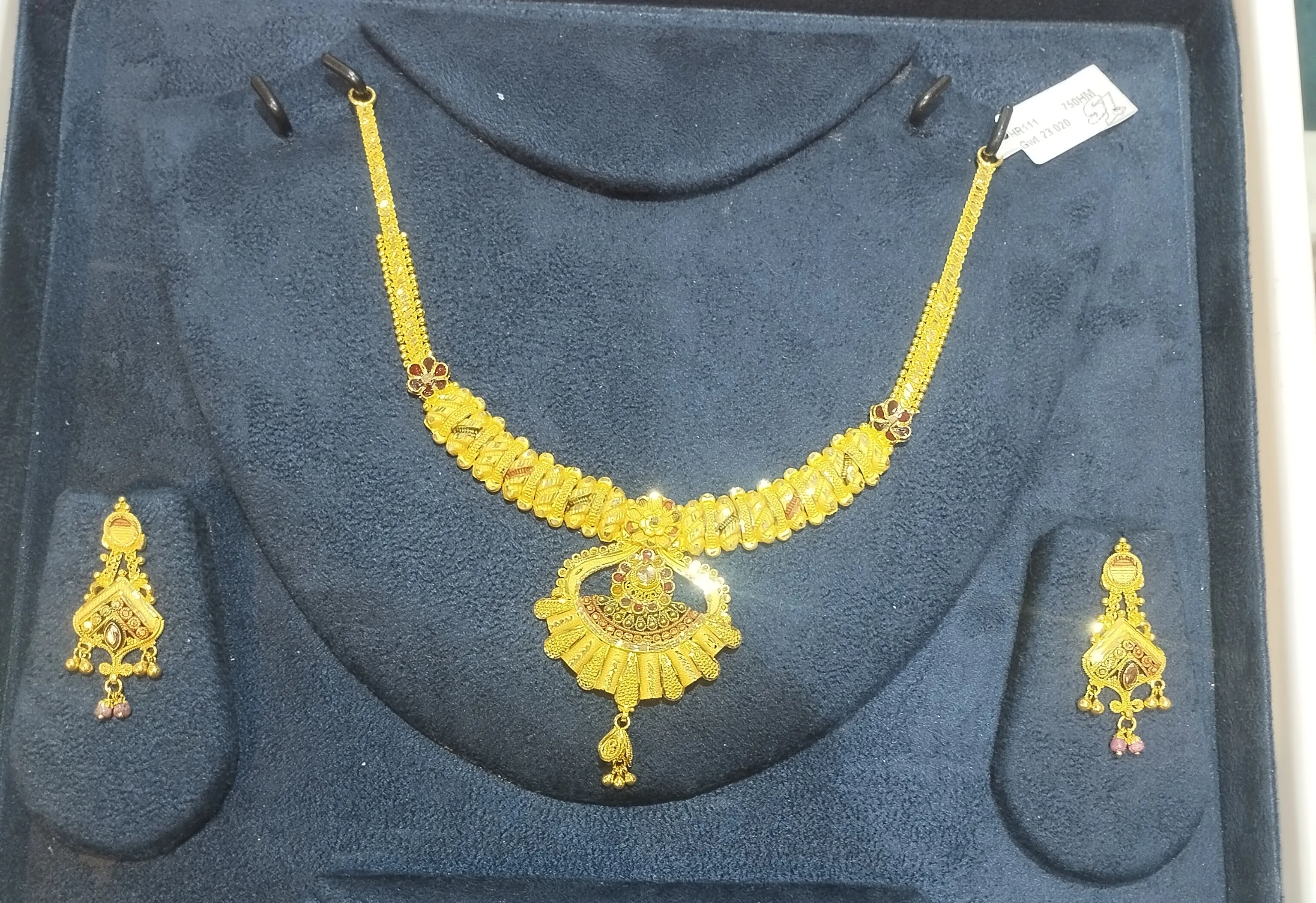 Gold Necklace and Earrings Set. view 2
