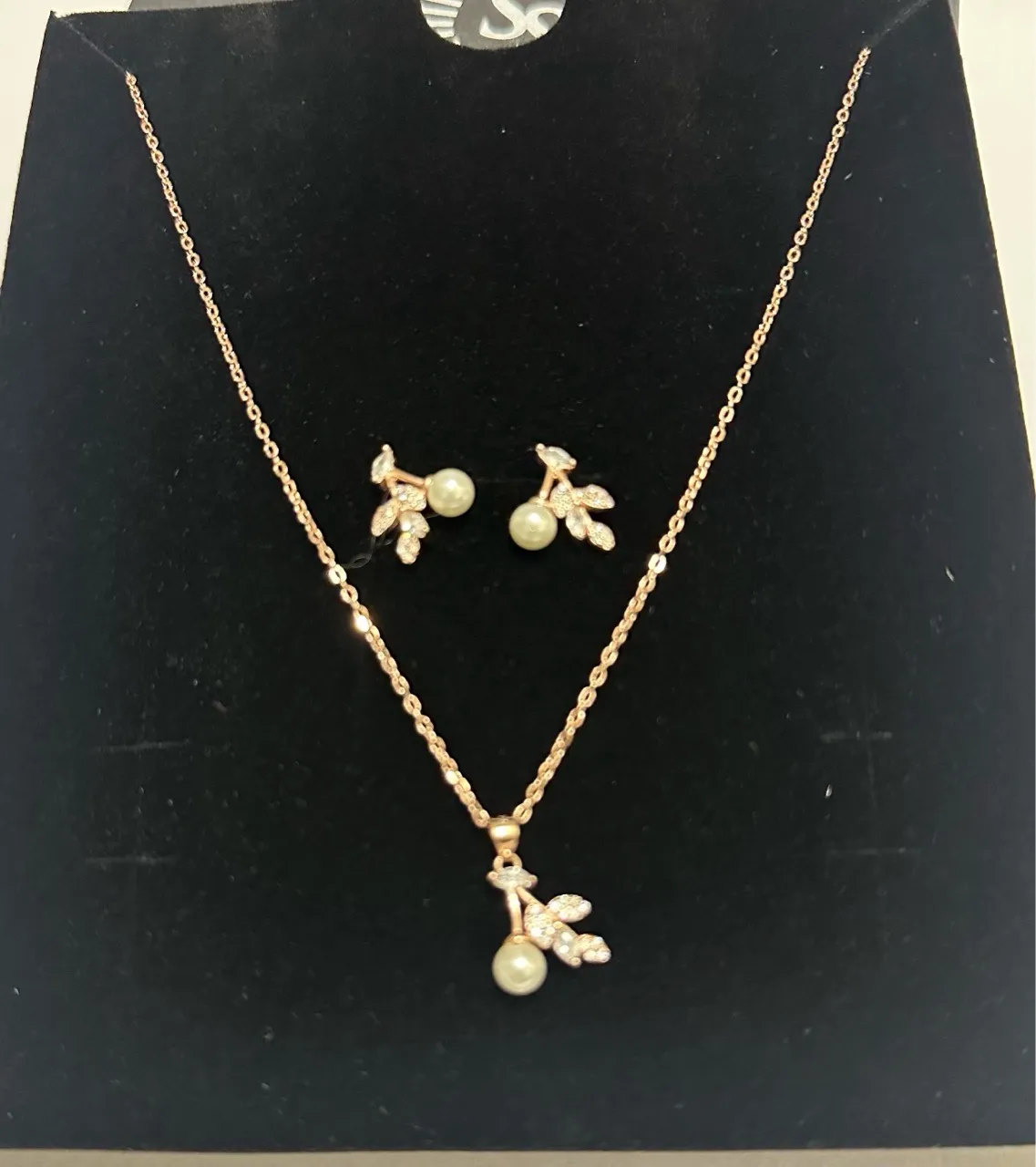 Elegance Pearl Necklace Set view 3