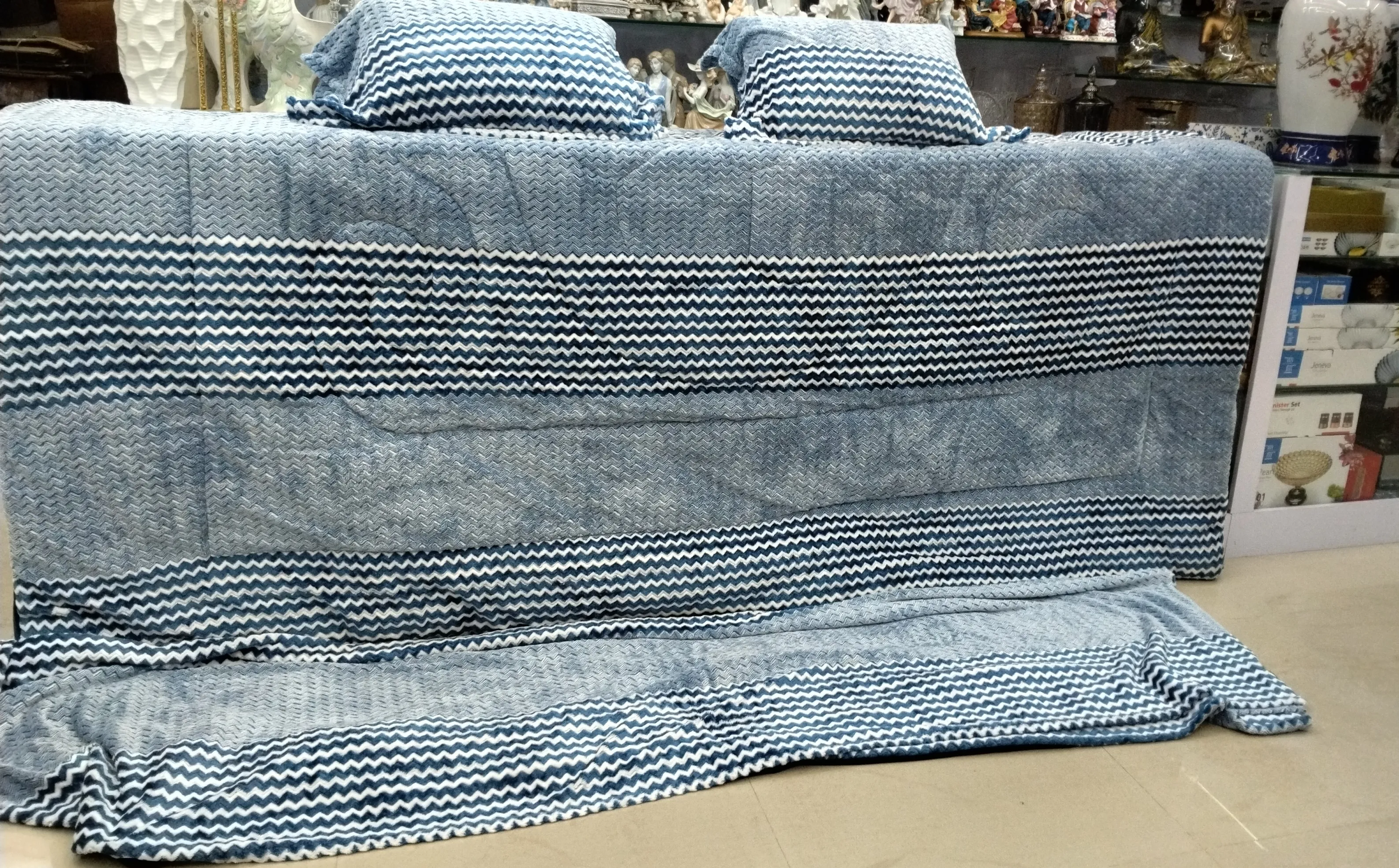 Blue Wavy Bedding Set Of 4 view 2