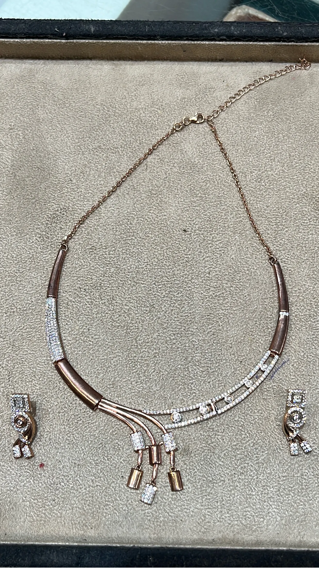 Diamond and Gold Jewelry Set view 2