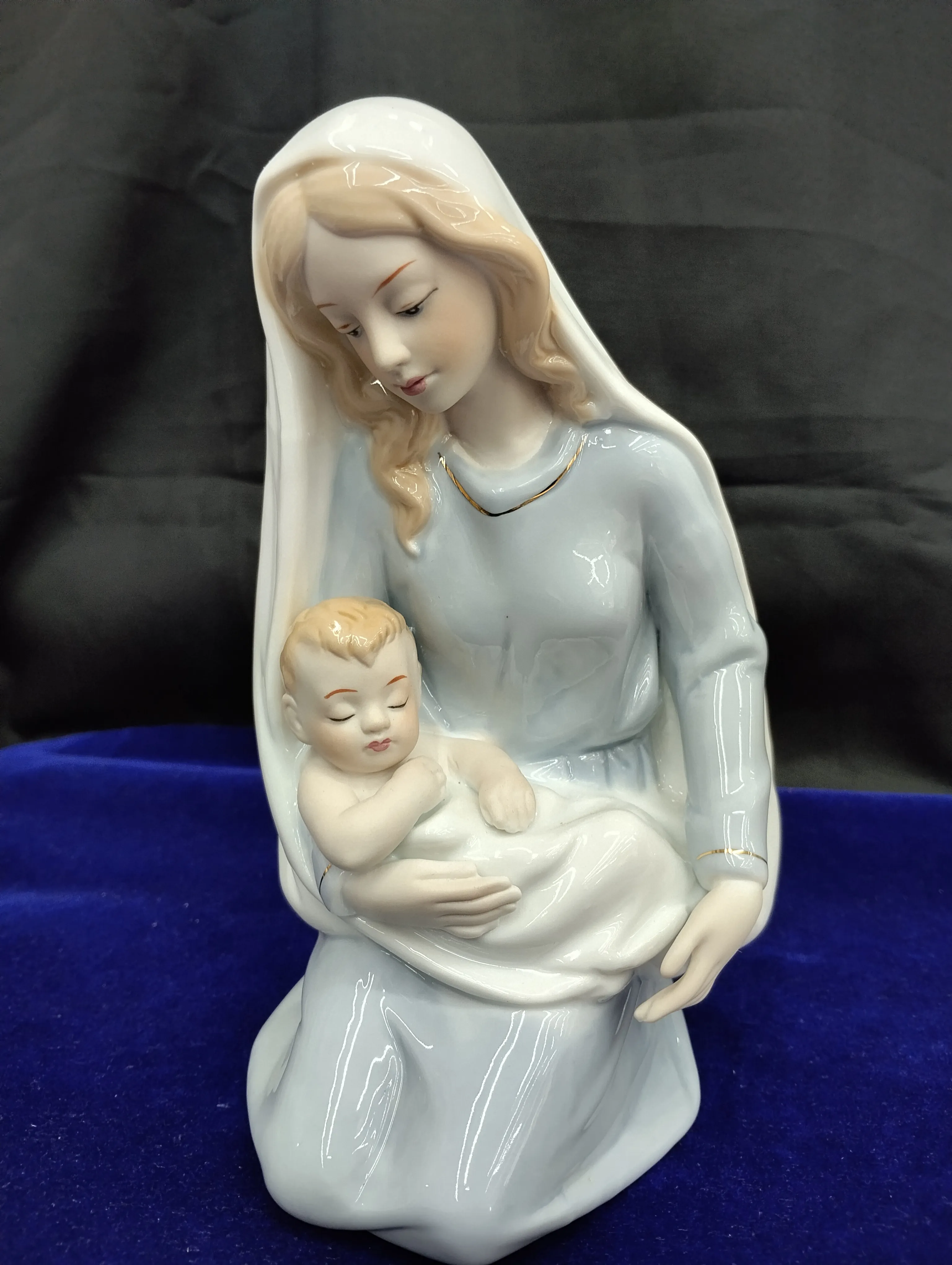 Virgin Mary and Child Figurine view 2