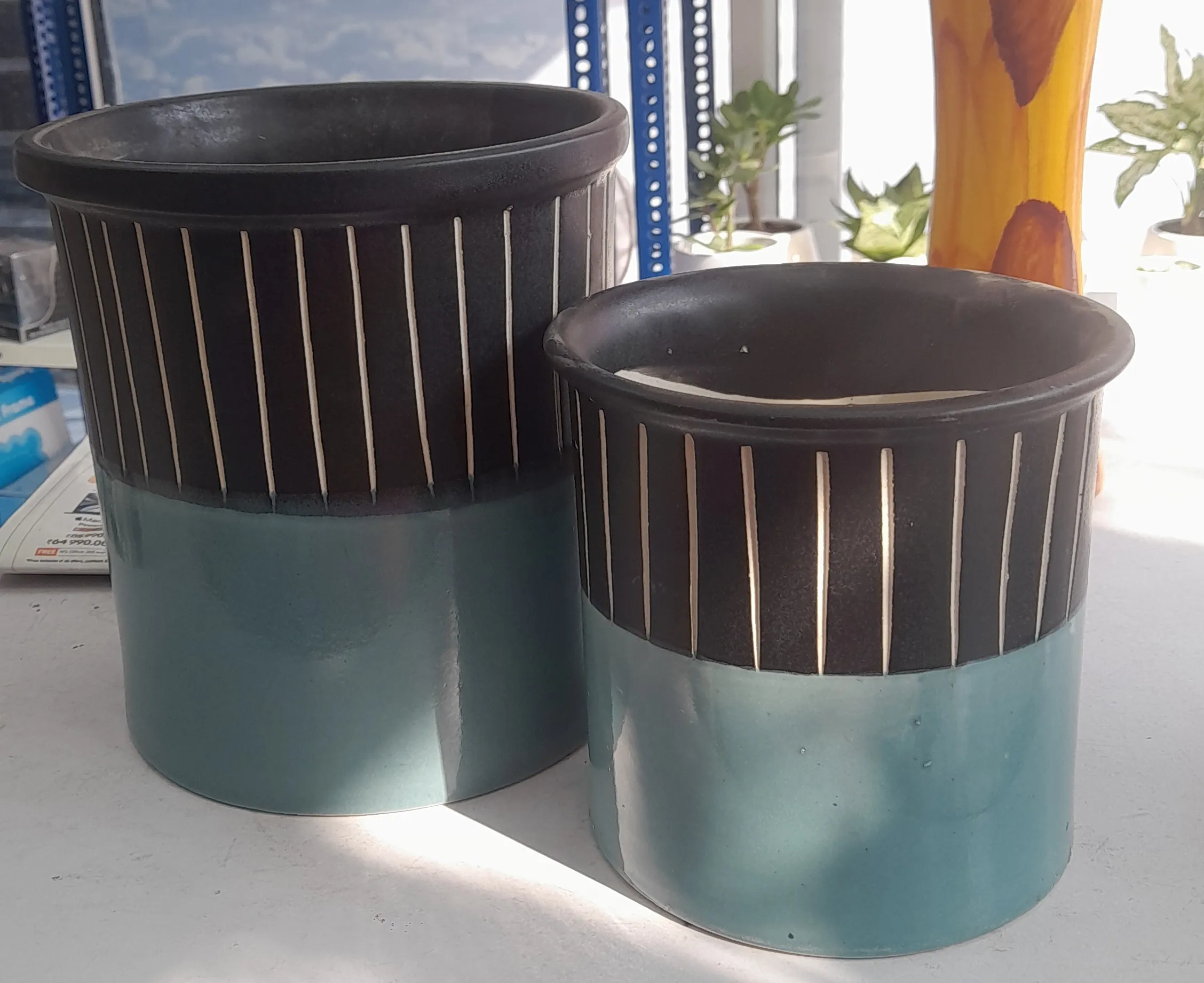 Decorative Ceramic Planter Set Of 2Nos 8 & 6"H view 2
