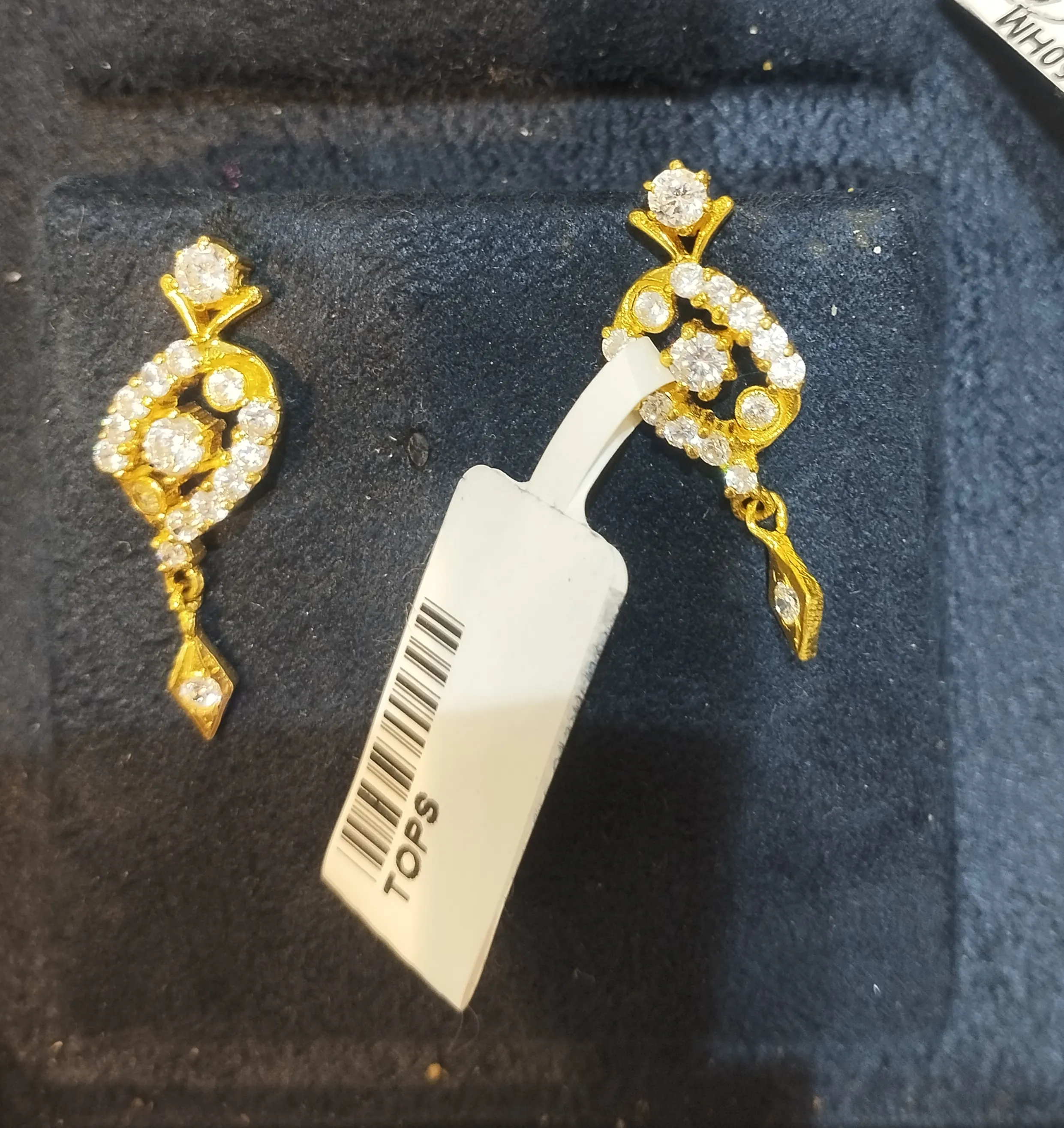 Gold Earrings750hm view 2