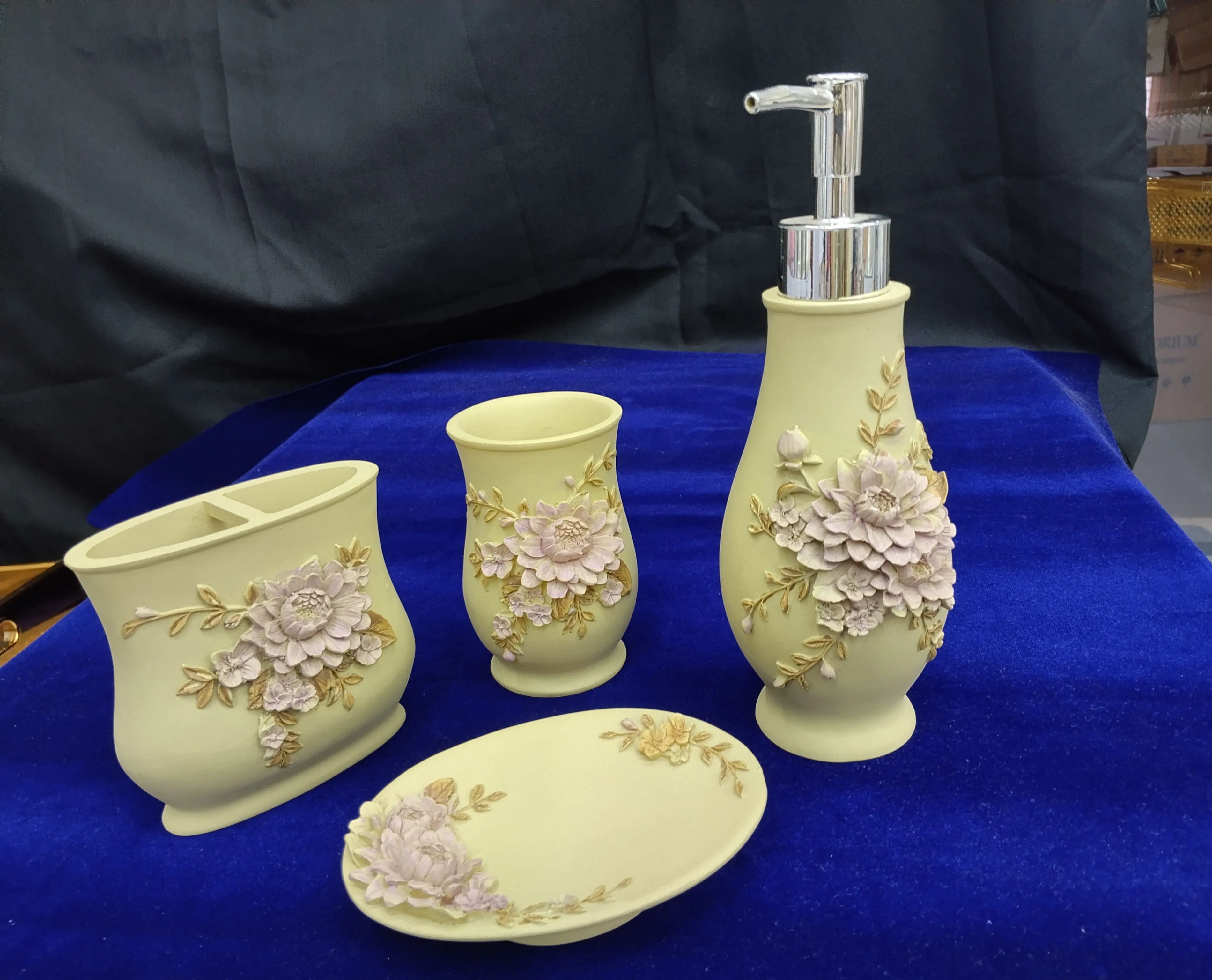 l Bathroom Accessory Set view 9