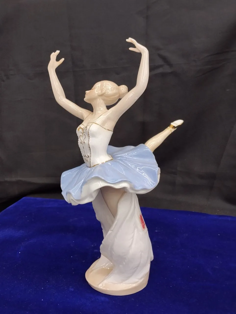 Vintage Ceramic Couple Figurine view 5