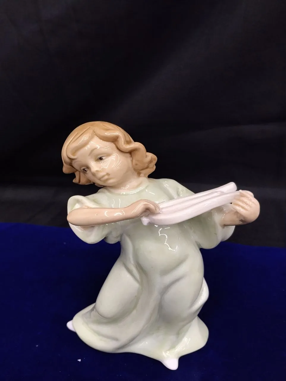 Porcelain Angel Figurine Maestro view 6