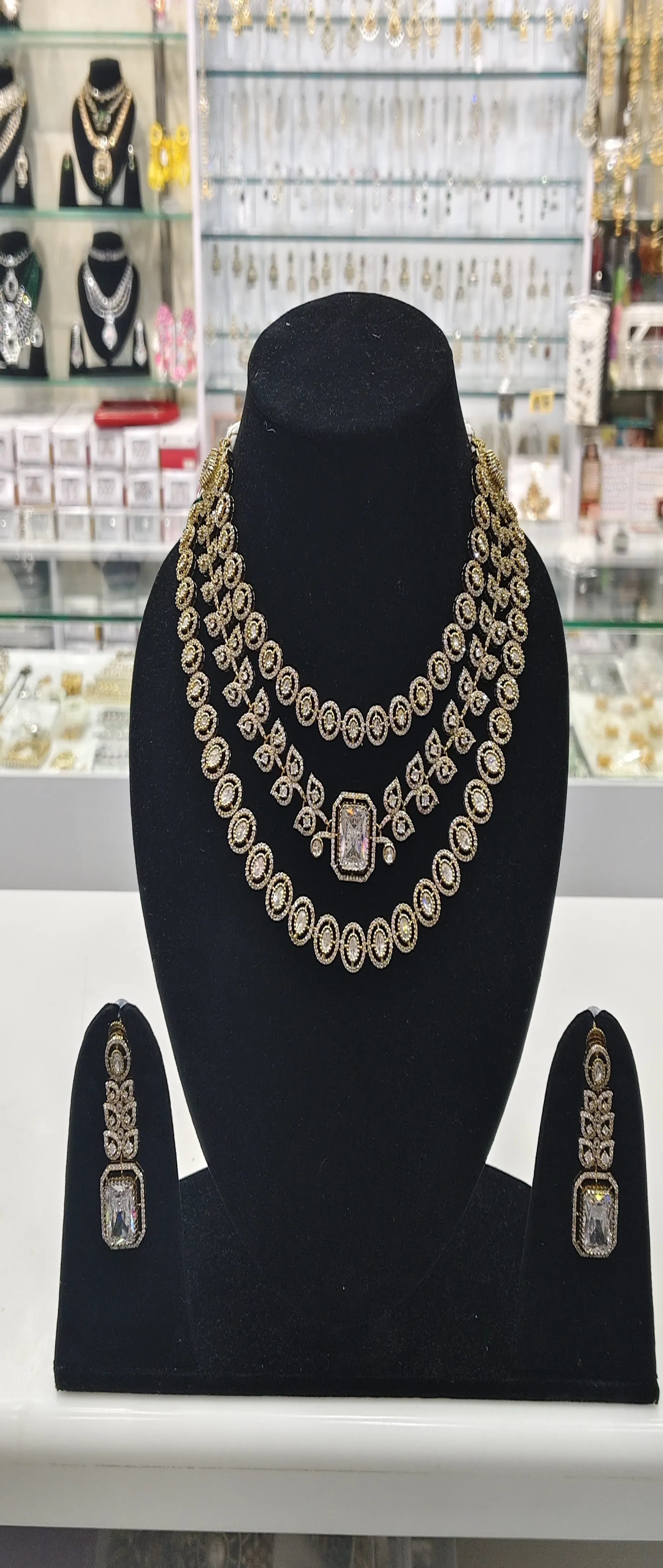 Mozonight Elegant Gemstone Necklace Set view 2