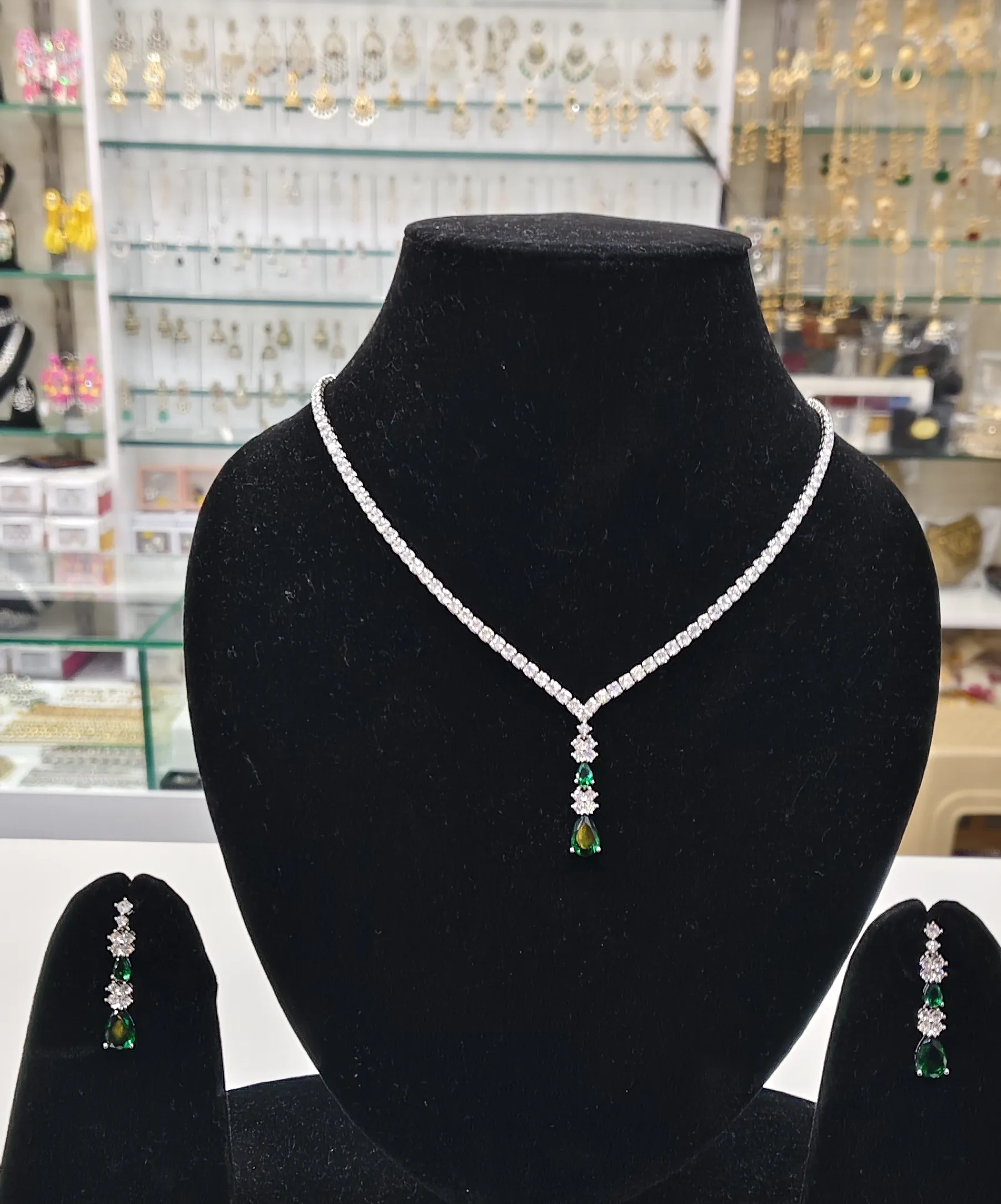 PS Diamond and Emerald Necklace Set view 2