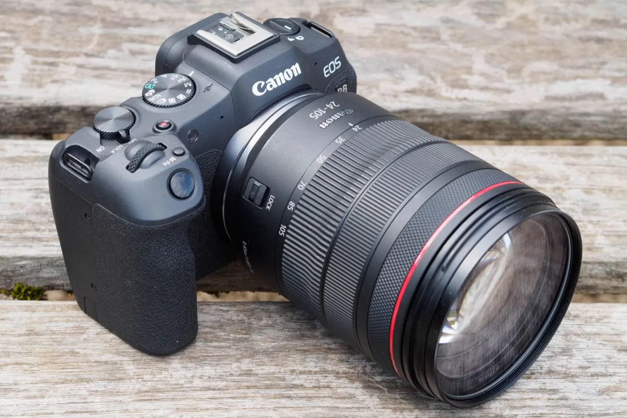 Canon Camera R8 24-105 Kit view 4