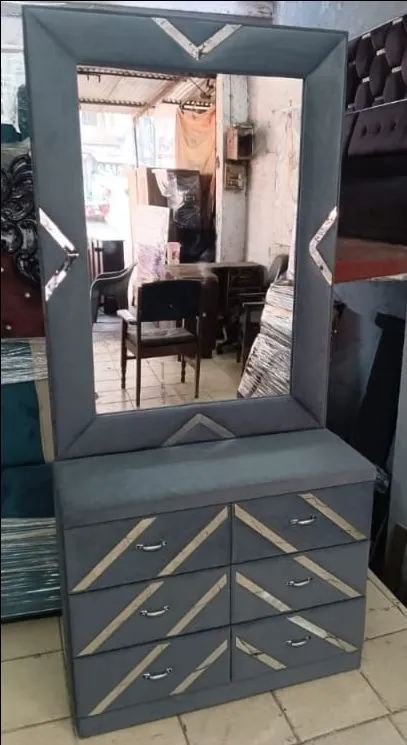Dressing 1 view 4