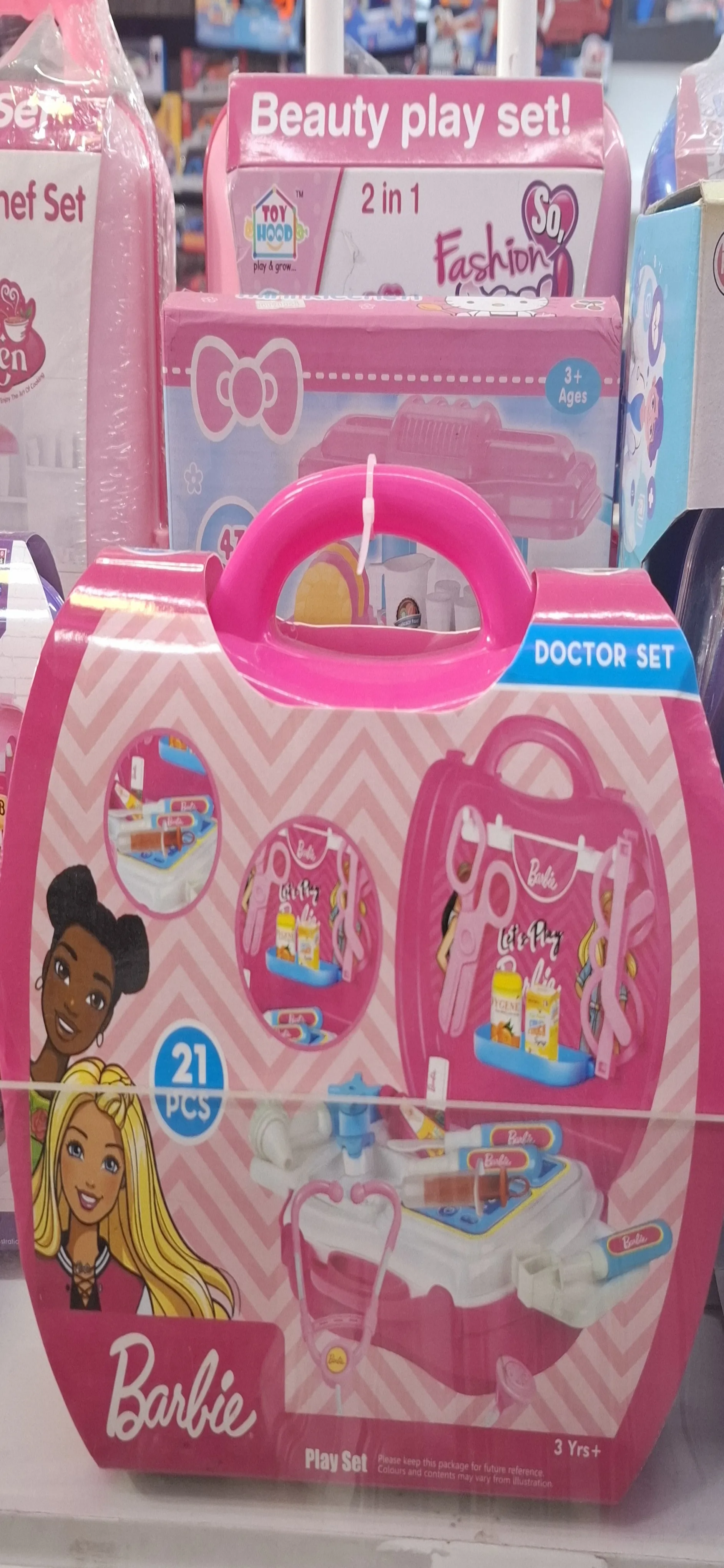 Barbie Doctor Set. view 2