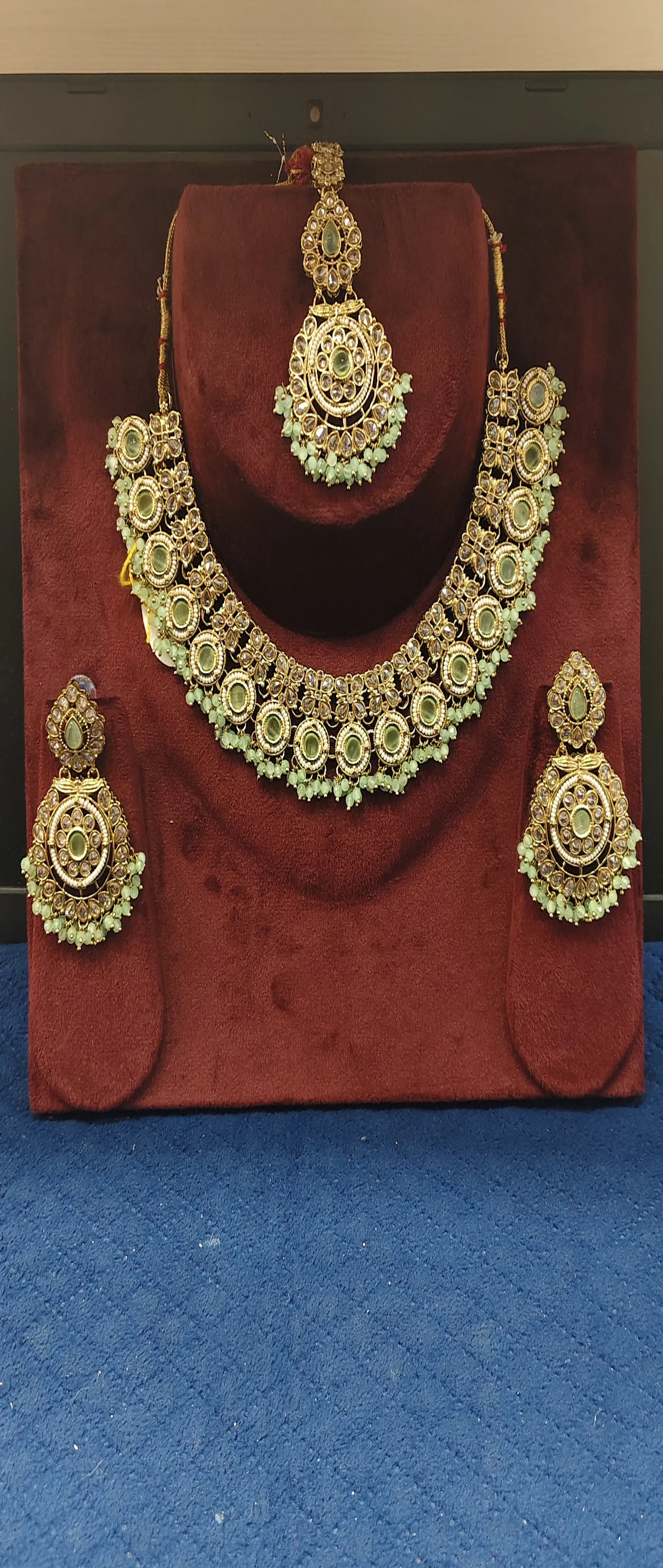 Traditional Jewelry Set Mozo Night view 2