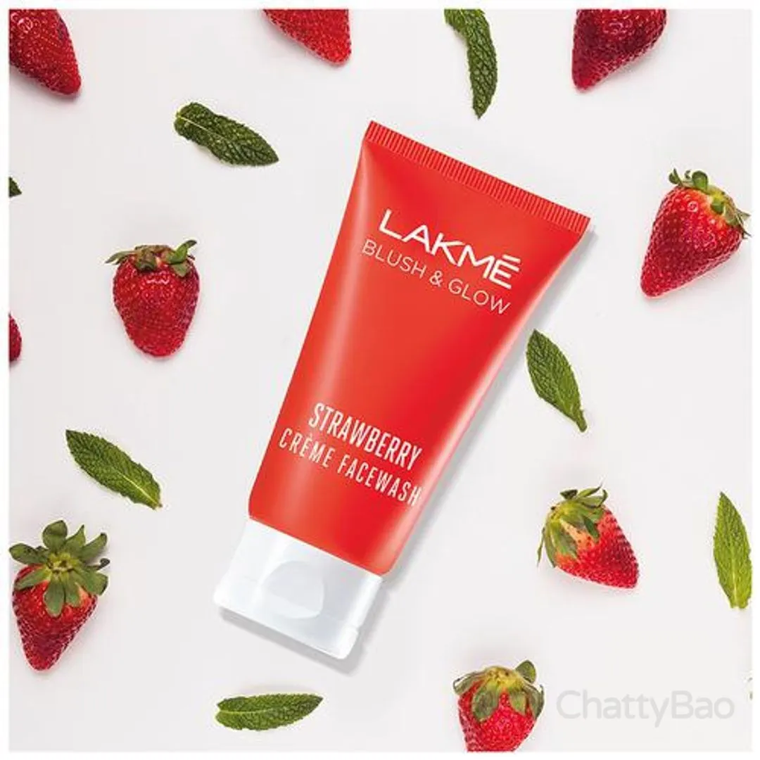 Lakme Blush & Glow Strawberry Cream Face Wash 100 g view 2