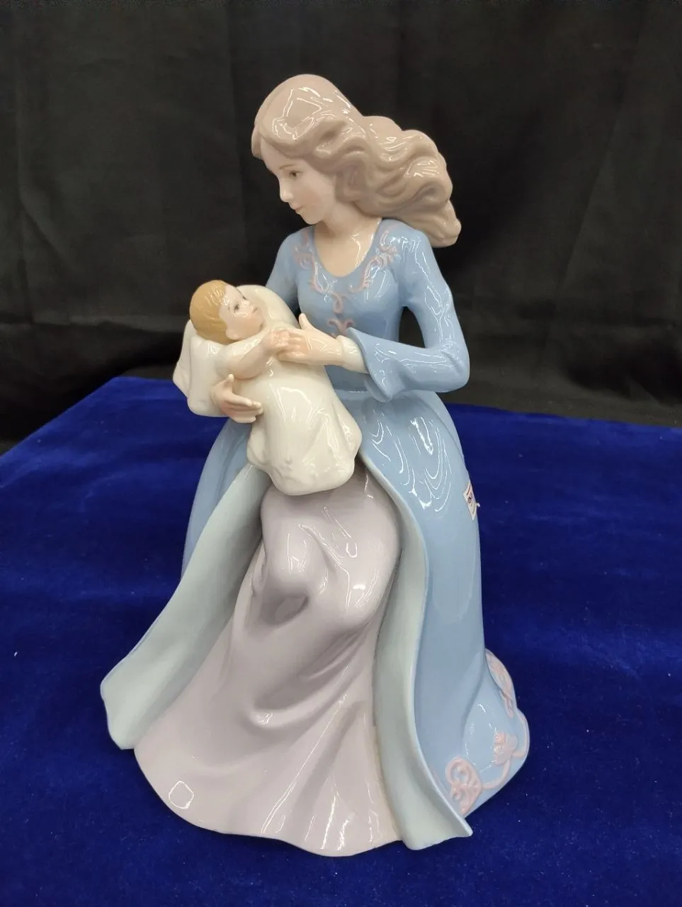 Vintage Ceramic Couple Figurine view 7