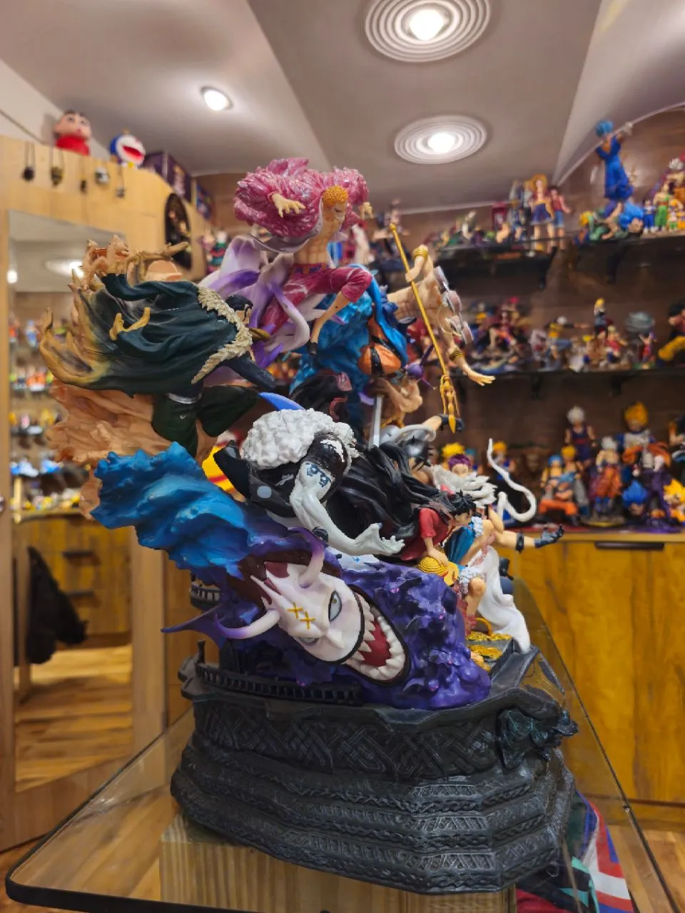 One Piece – “Throne of Rivals” Luffy vs. Warlords Mega Diorama Statue view 4