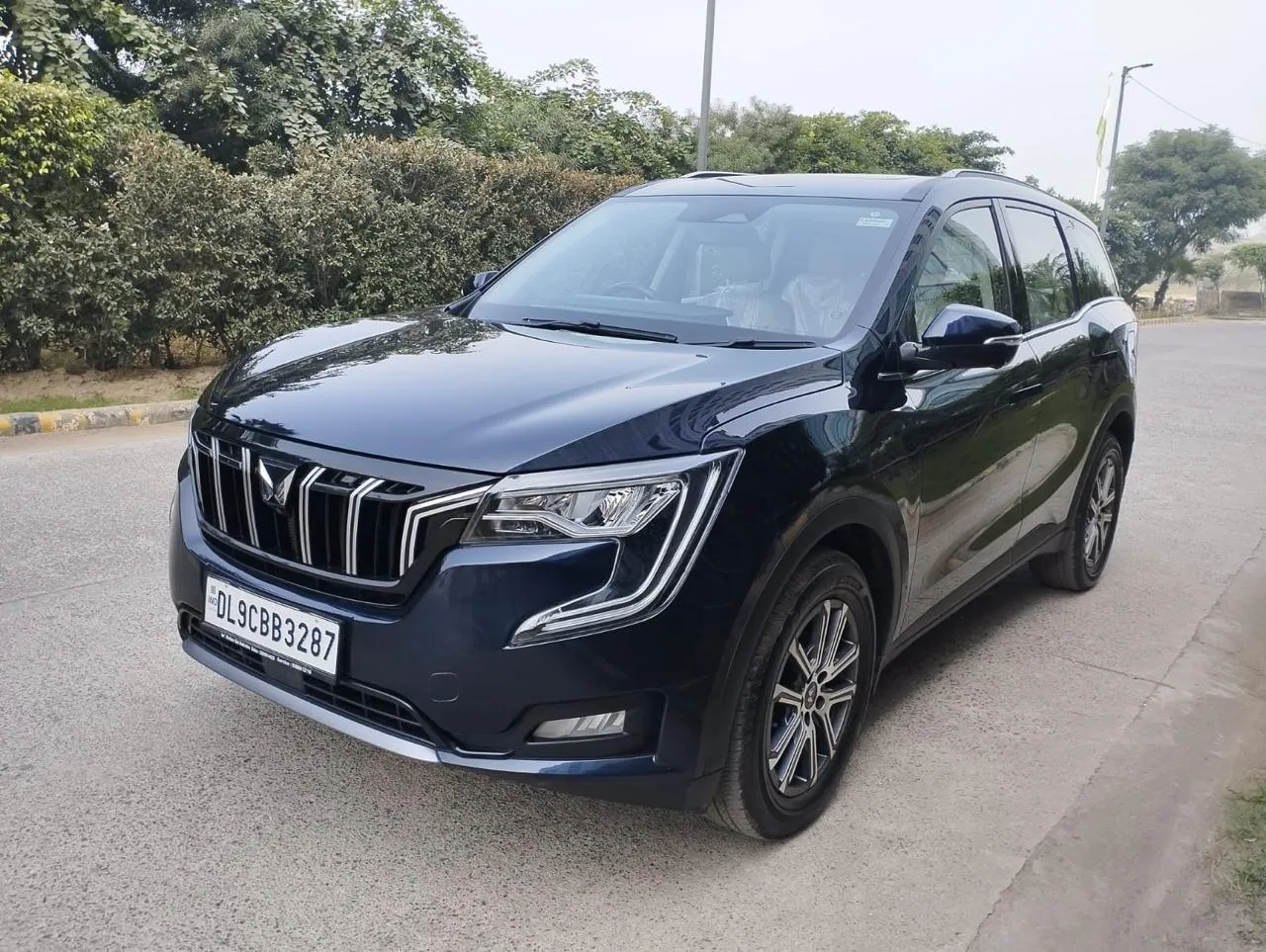 Compact SUV Xuv700 Ax7 L view 5