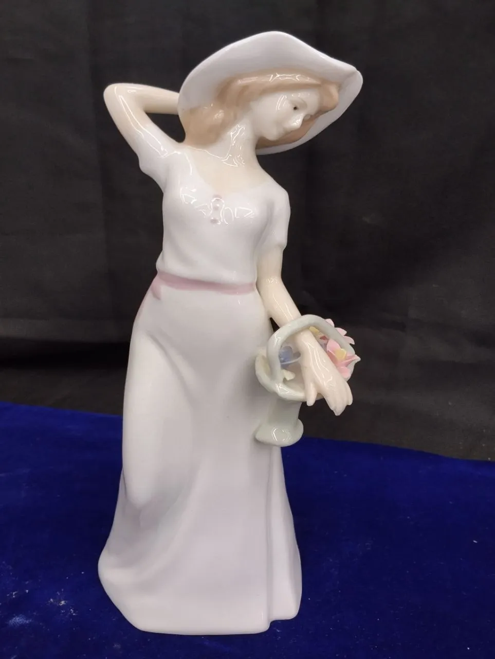 Vintage Ceramic Couple Figurine view 9