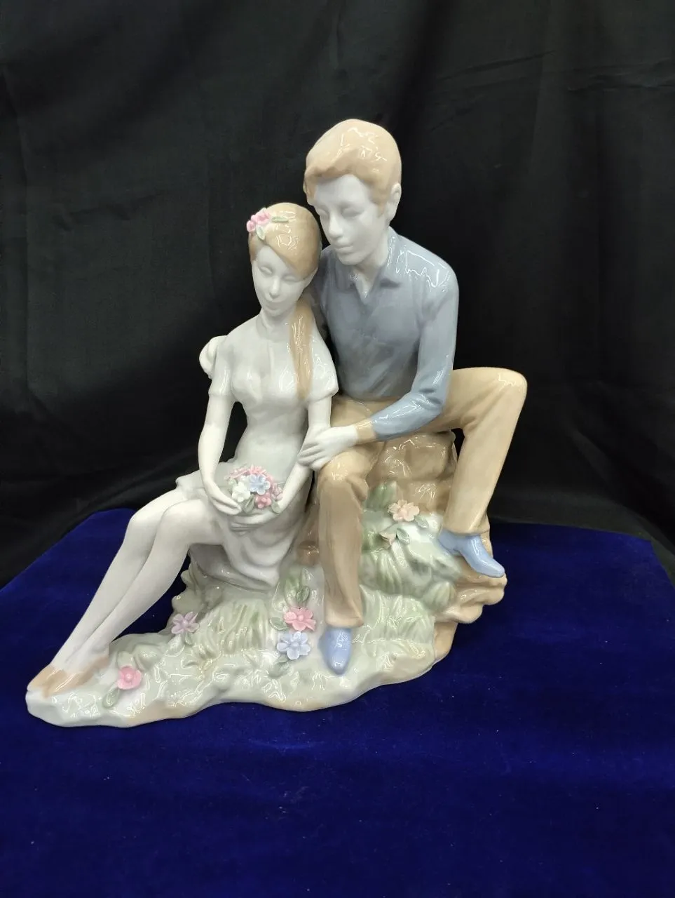 Porcelain Couple Figurine Adolescent view 2