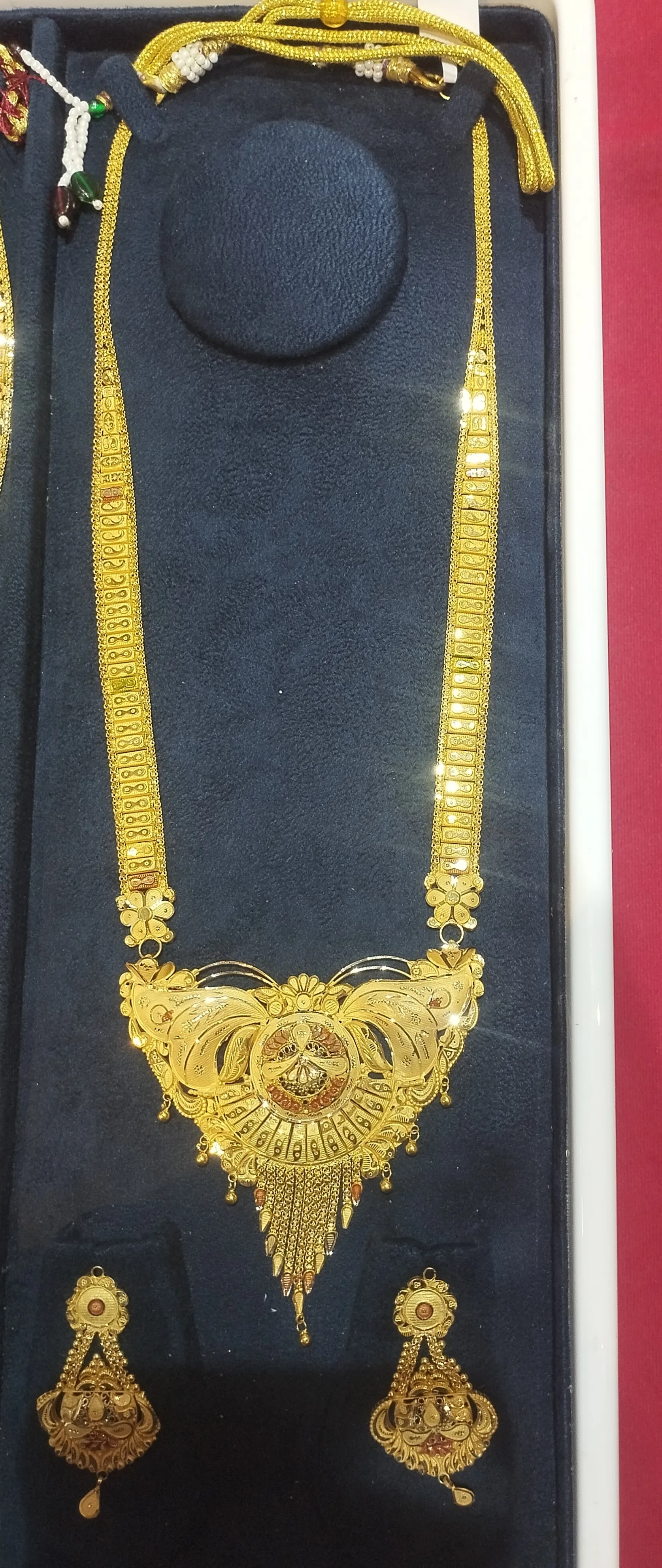 Gold Bridal Necklace Set view 2