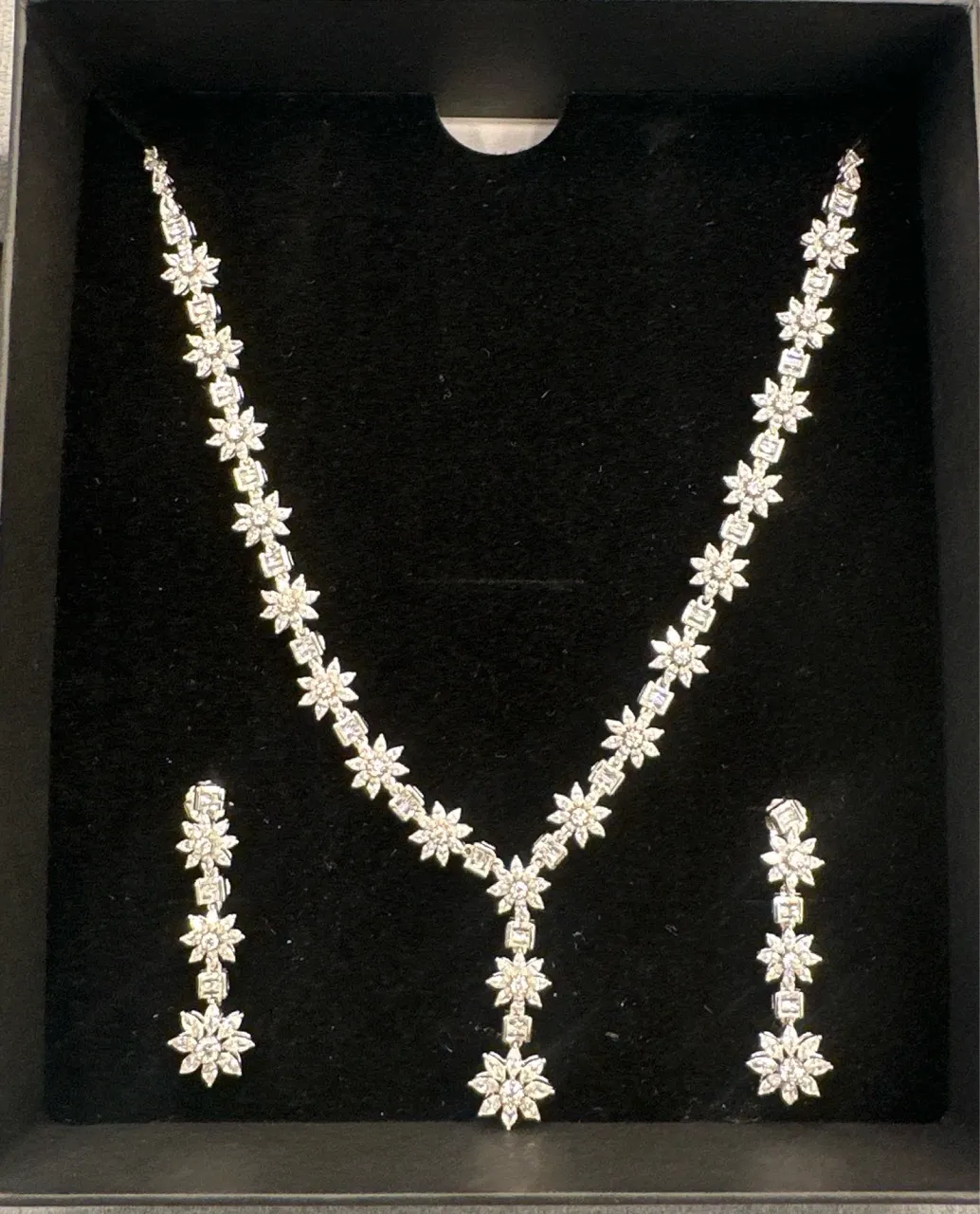 Starlight Diamond Necklace Set view 3