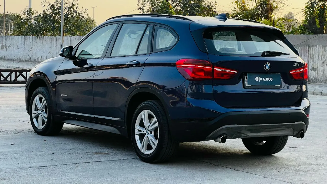 BMW X1 sDrive20d view 5