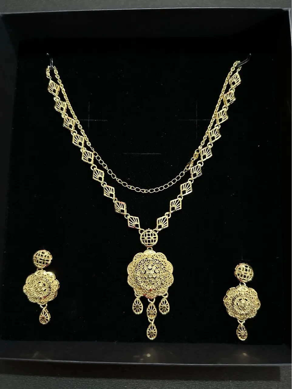Gold Filigree Necklace Set view 2