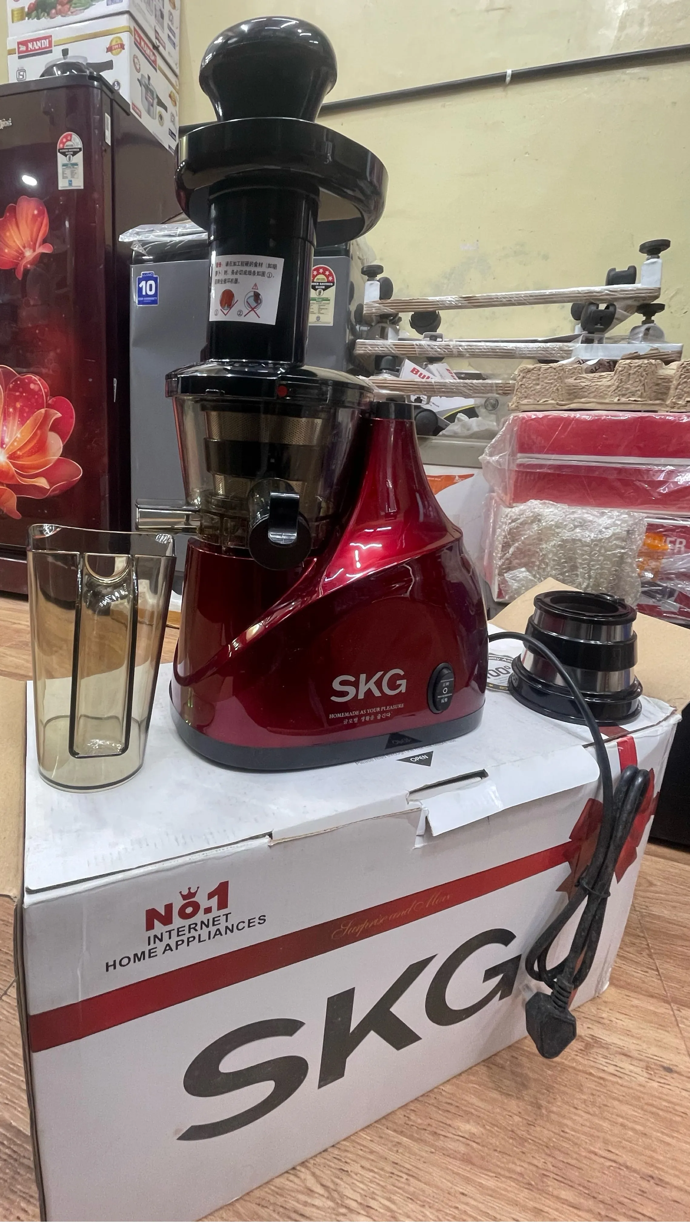 SKG Slow Juicer view 2