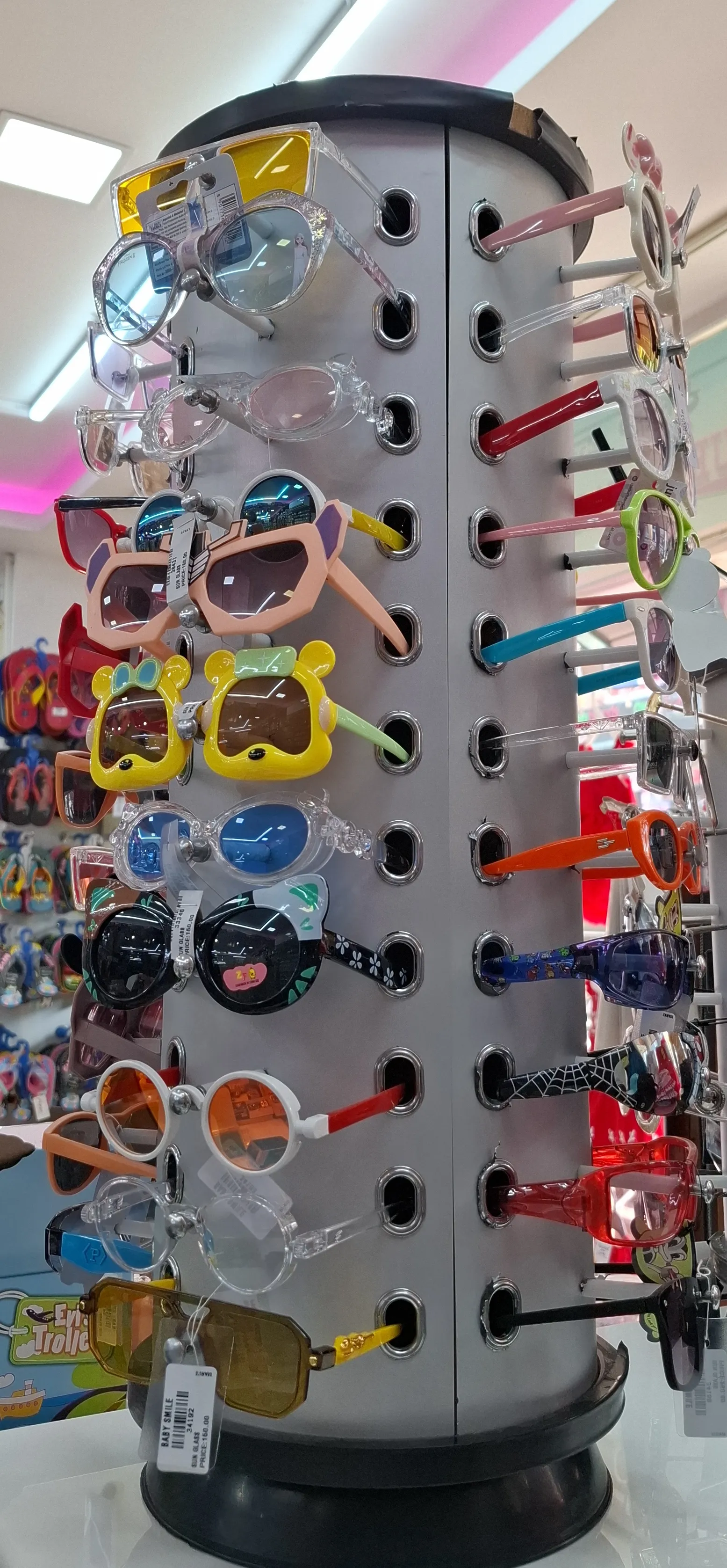 Kids Sunglasses. view 2