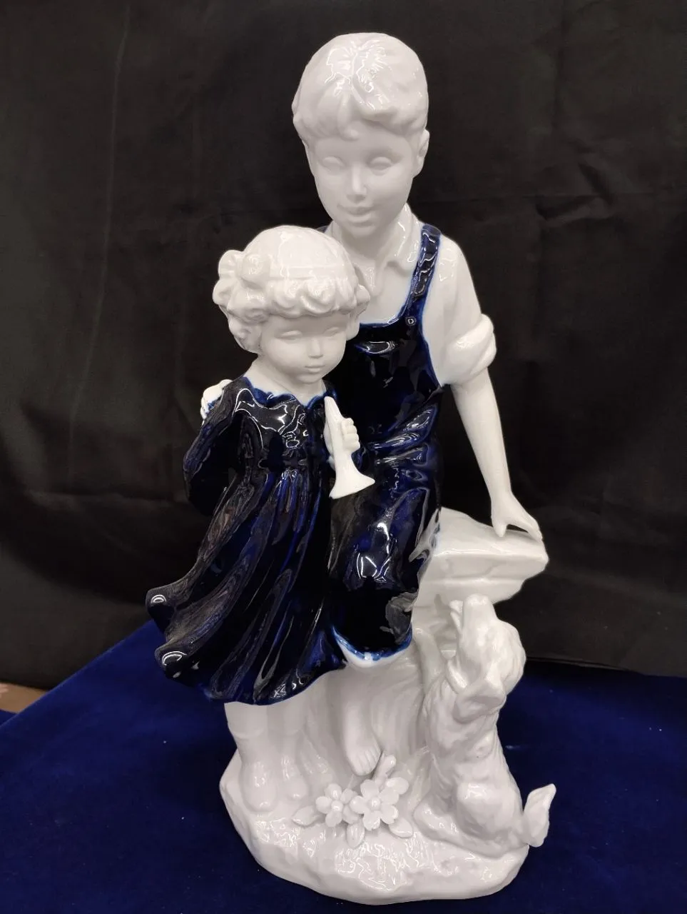 Elegant Lady Figurine view 6