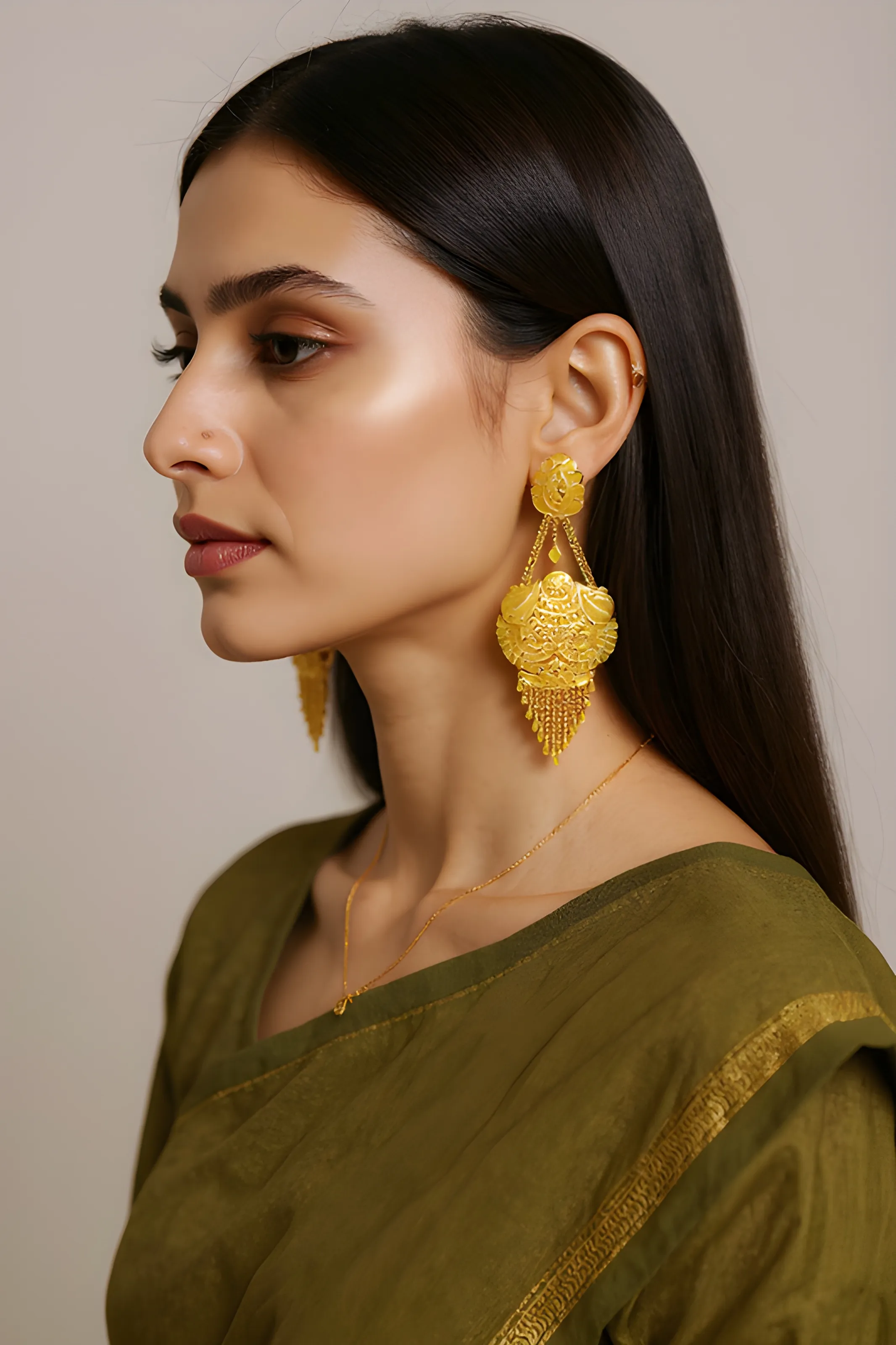 Gold Earrings ✨£ view 2
