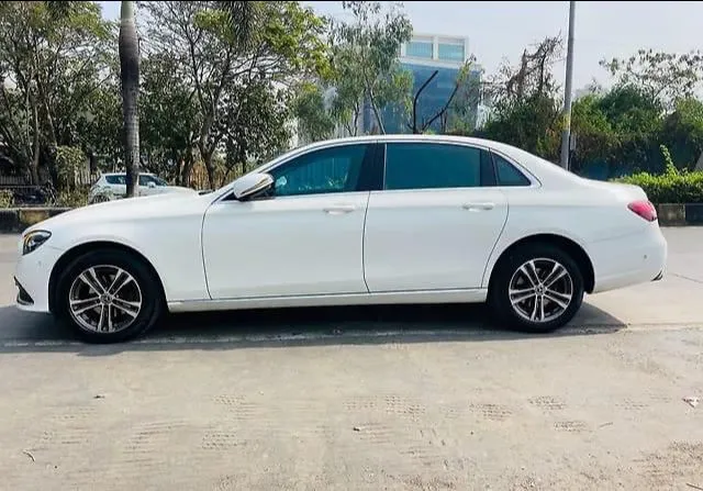 Mercedes-Benz E-Class view 3
