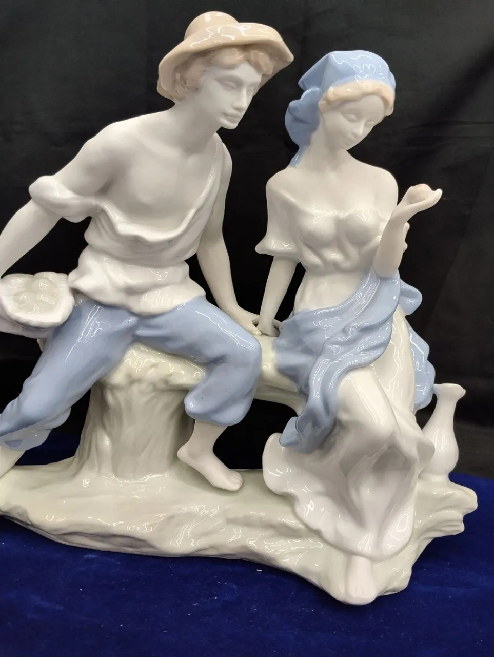 Elegant Lady Figurine view 7