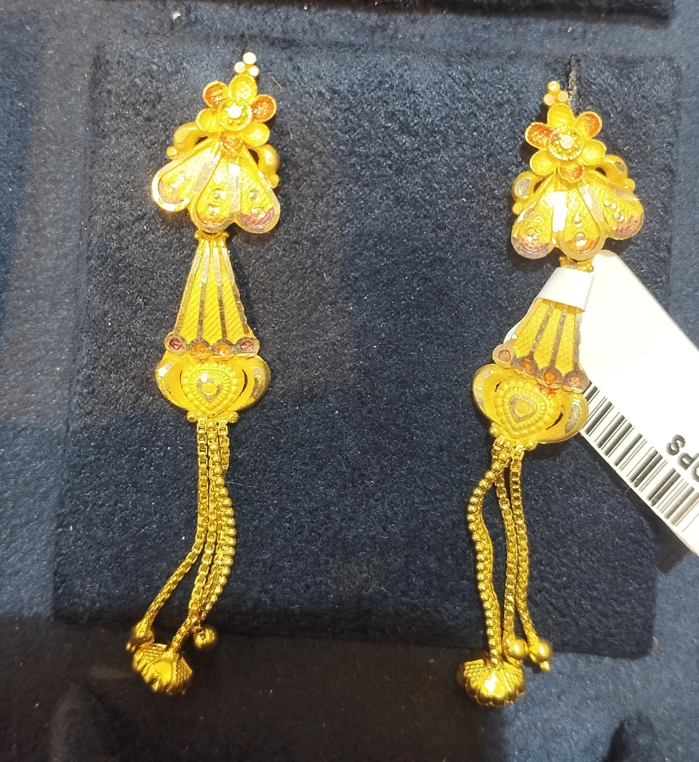 Gold Dangle Earrings👌. view 2