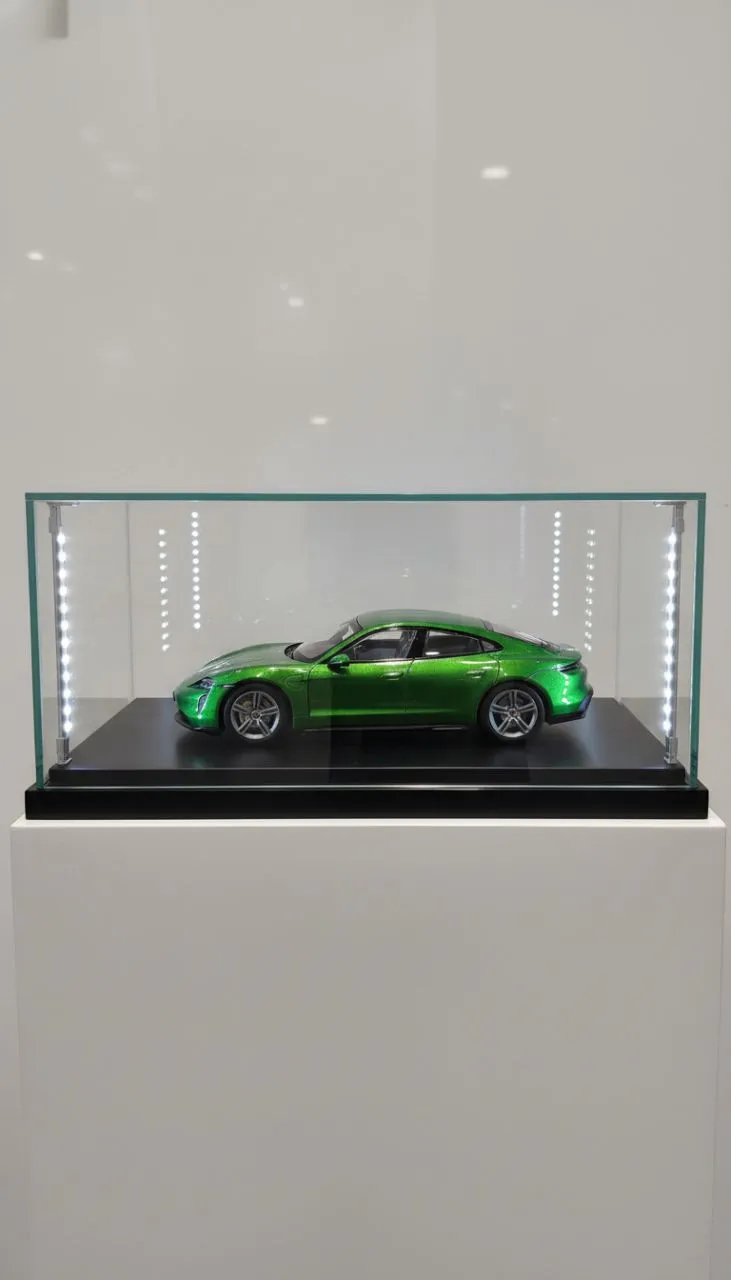 Bburago Porsche Taycan Turbo S view 3