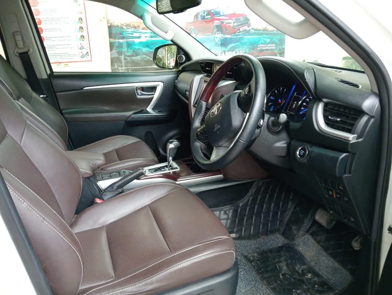 Toyota Fortuner Desail Automatic view 3