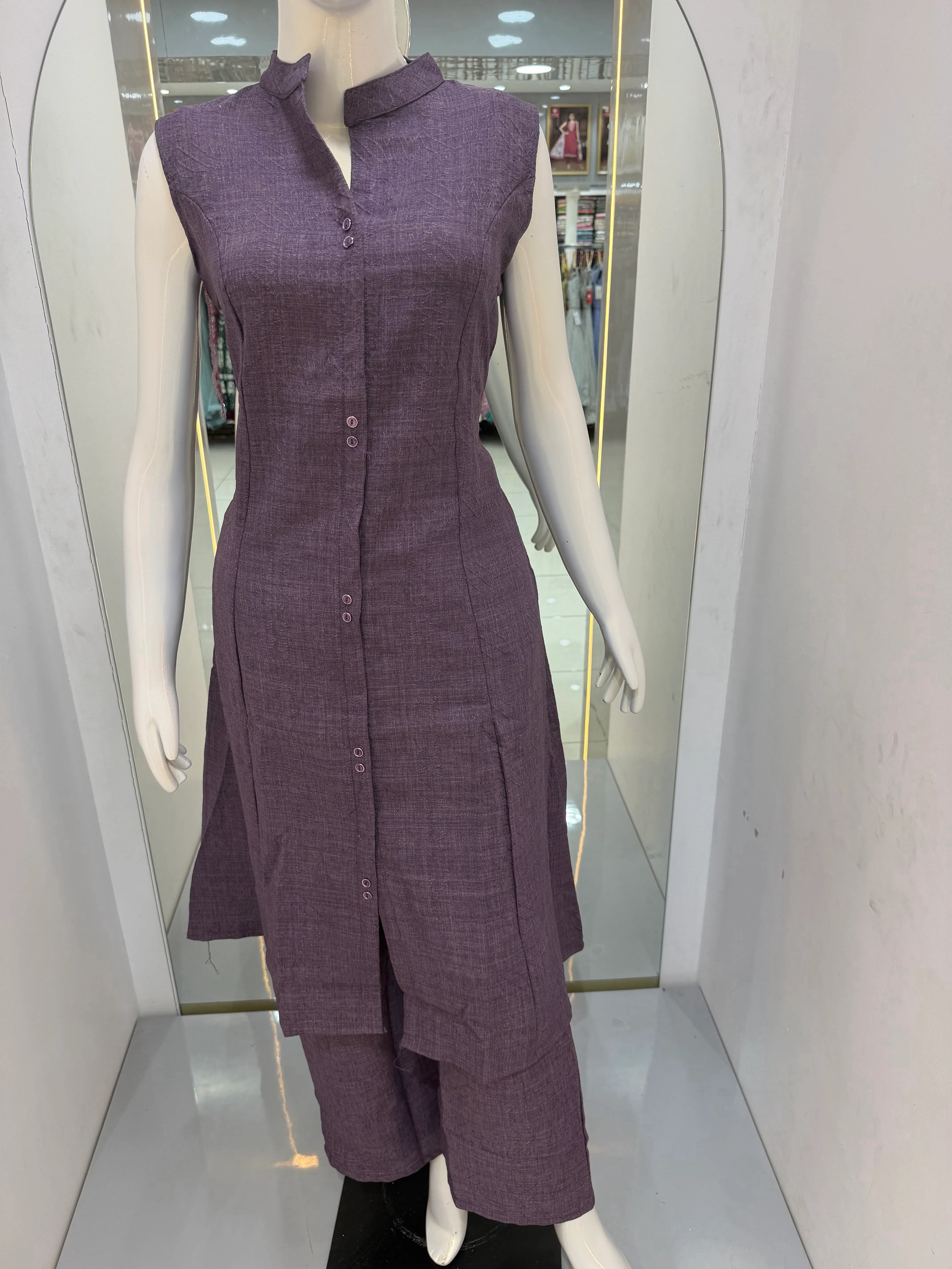 Sleeveless Buttoned CO-ERD view 2