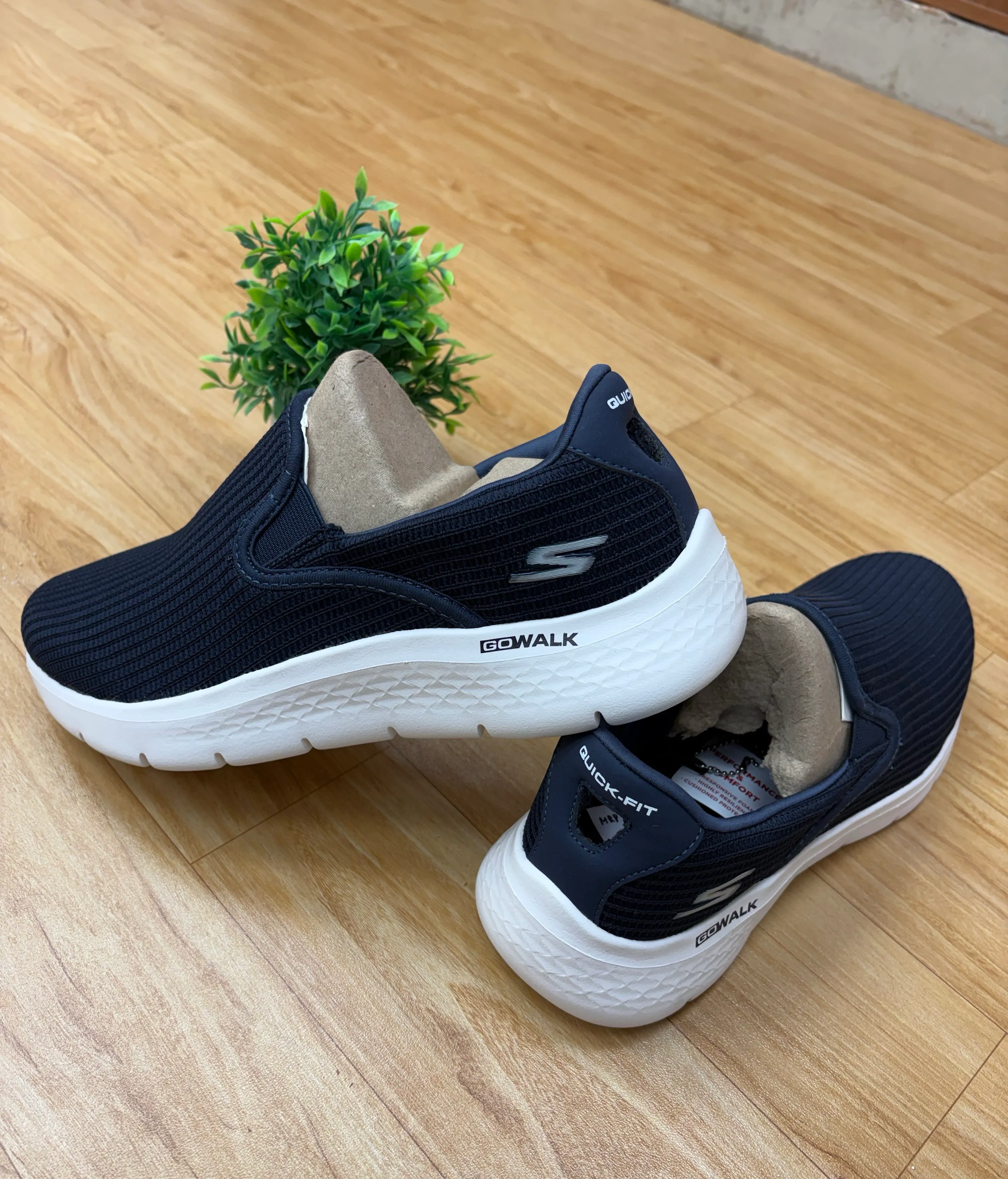 Skechers  GOwalk . view 2