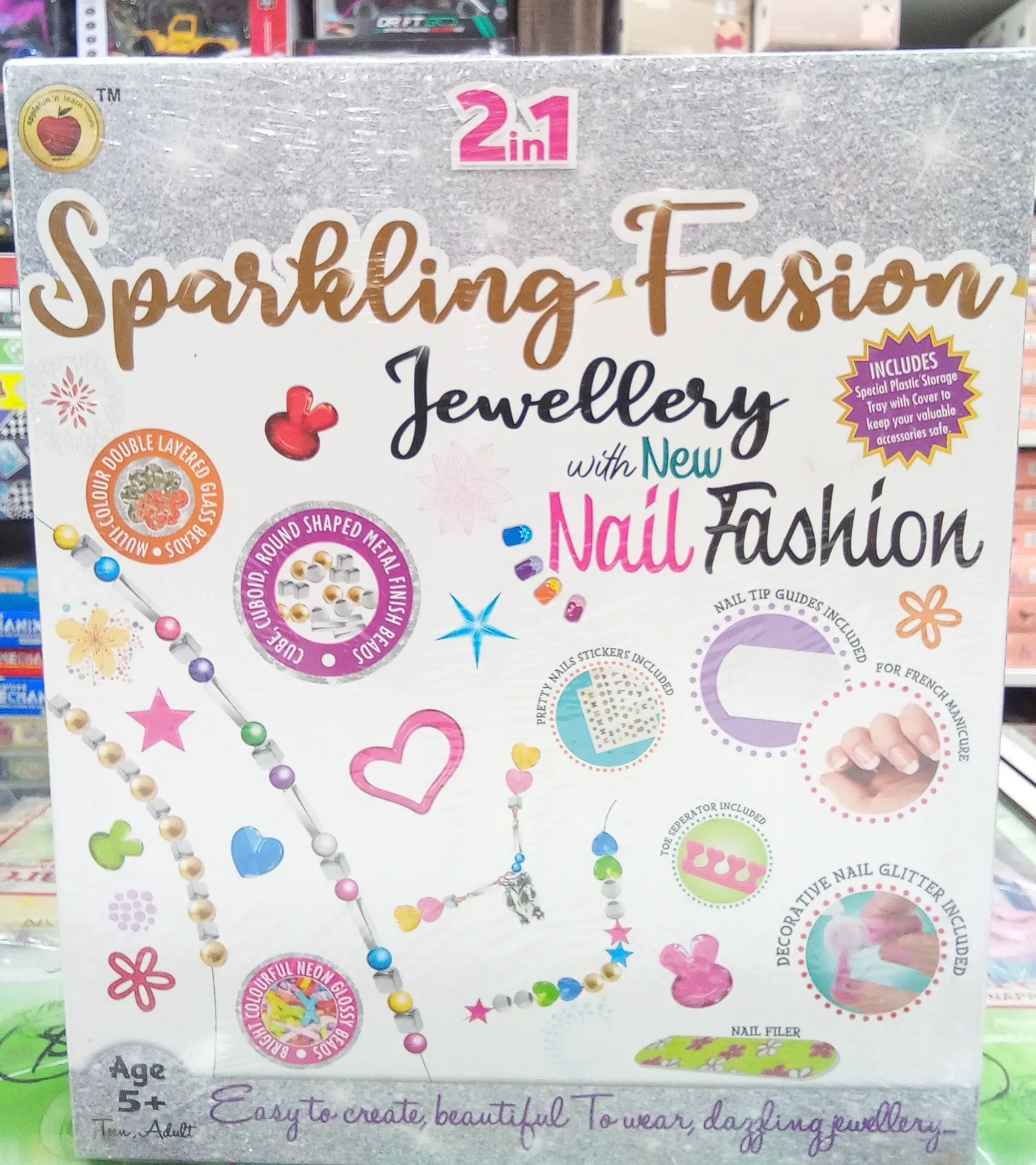 Sparkling Fusion Jewellery with New Nail Fashion view 2