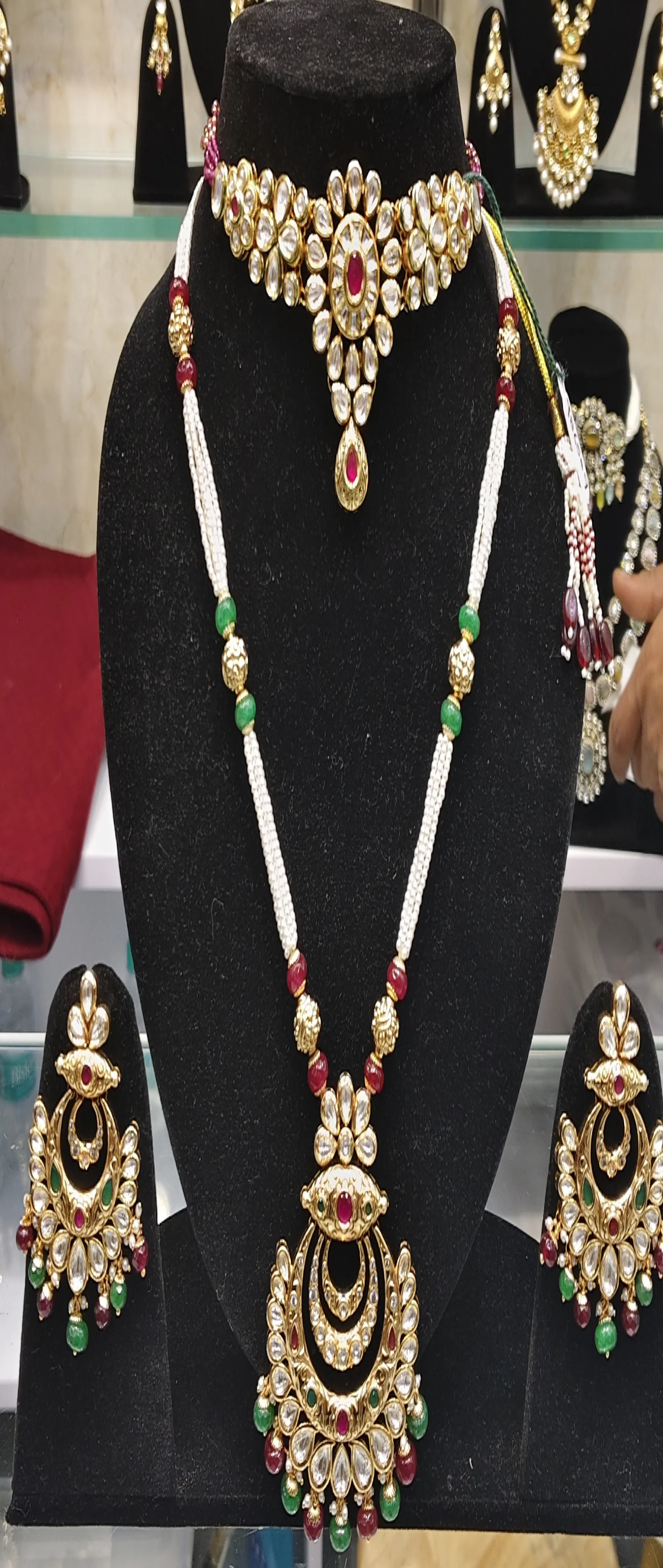 AC Kundan Necklace Set view 2