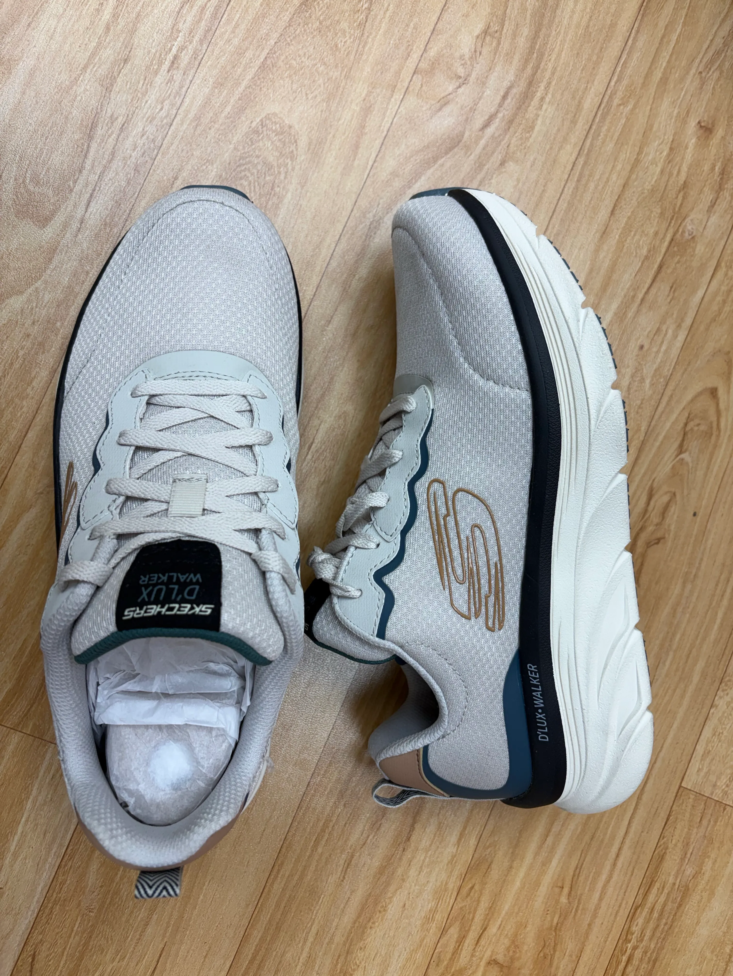 Skechers DLuxe Walker view 2
