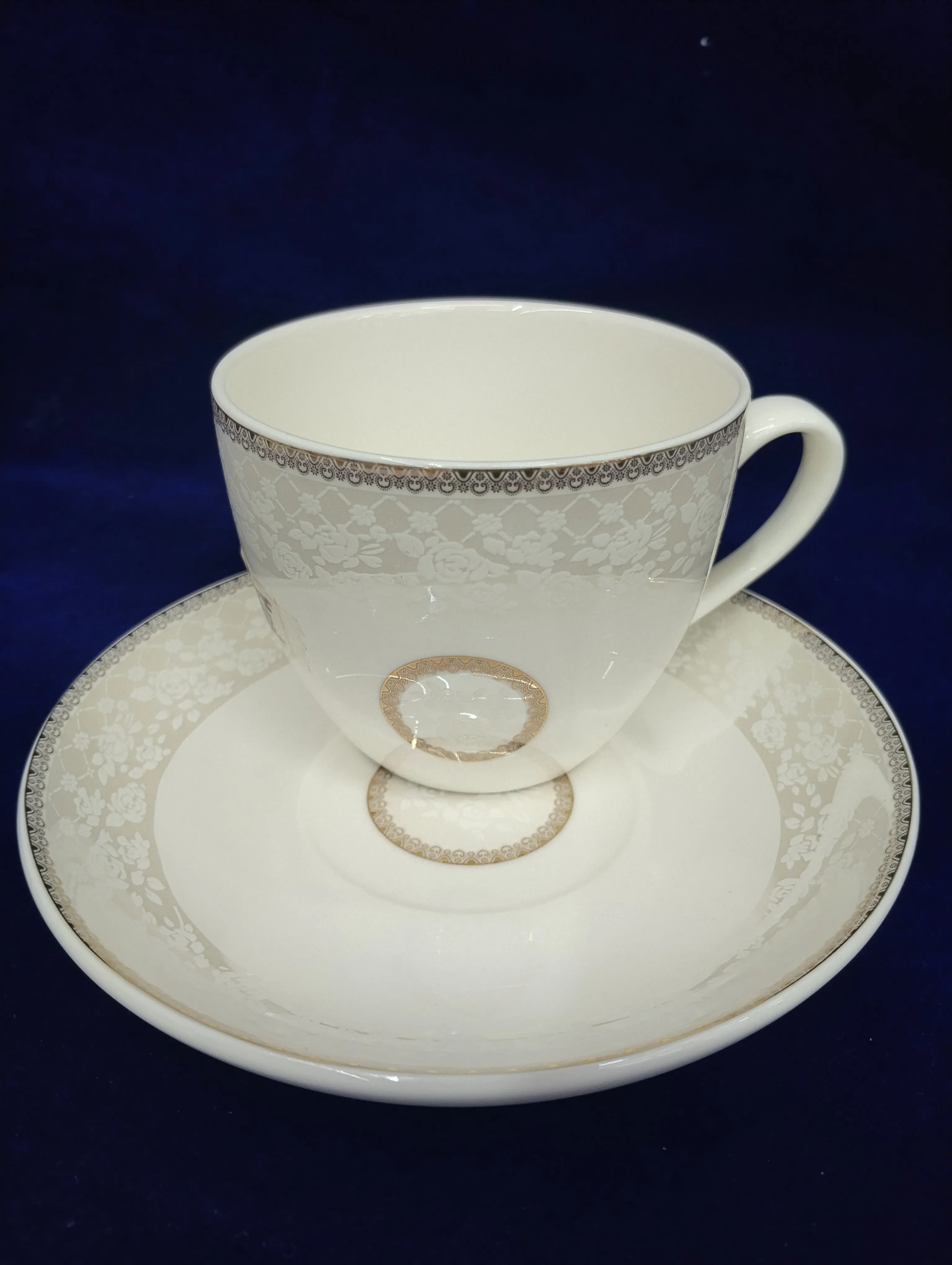 Elegant Teacup and Saucer Set For 6 view 2