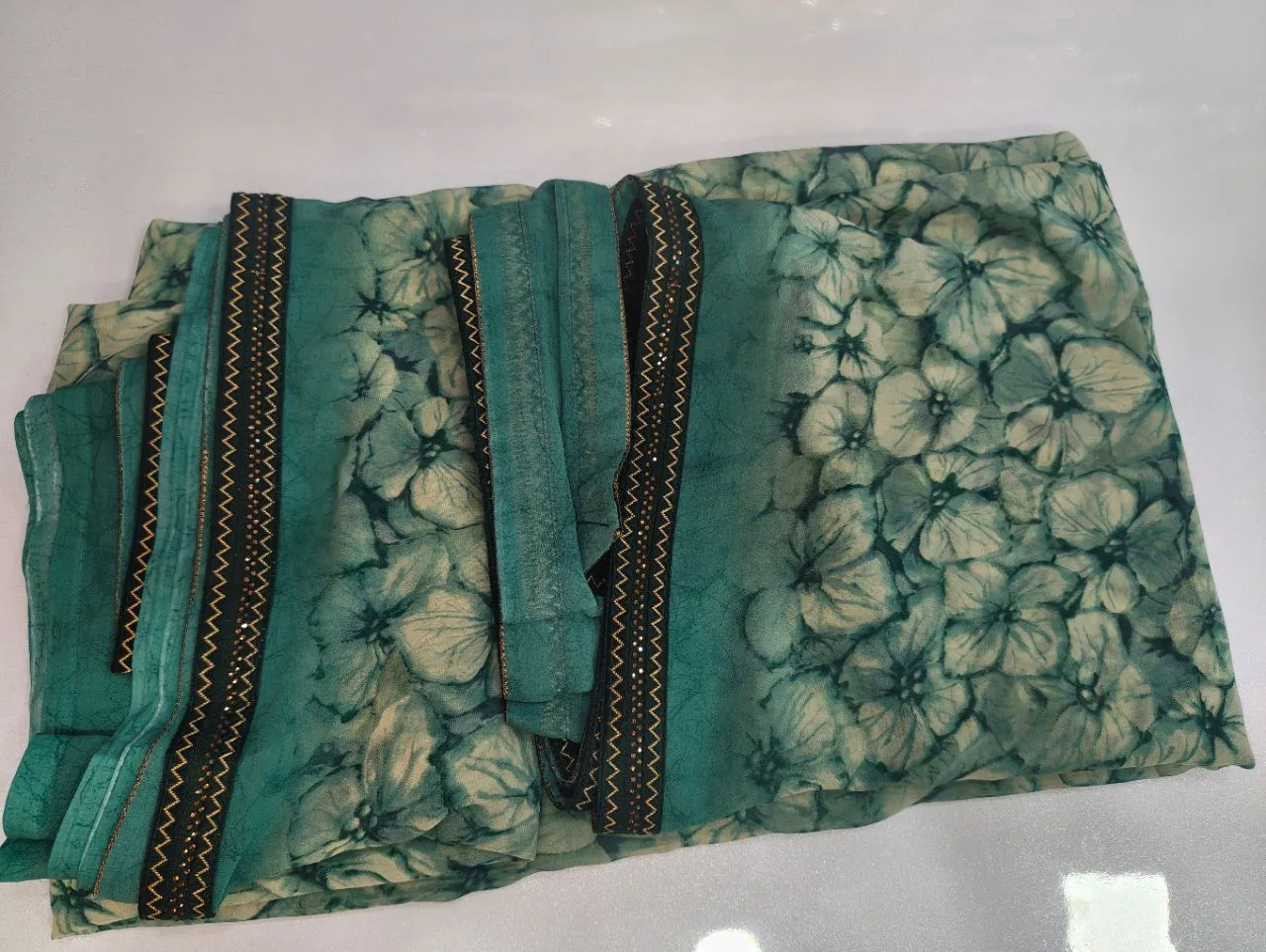 Elegant Green Floral Printed Saree with Designer Border view 8
