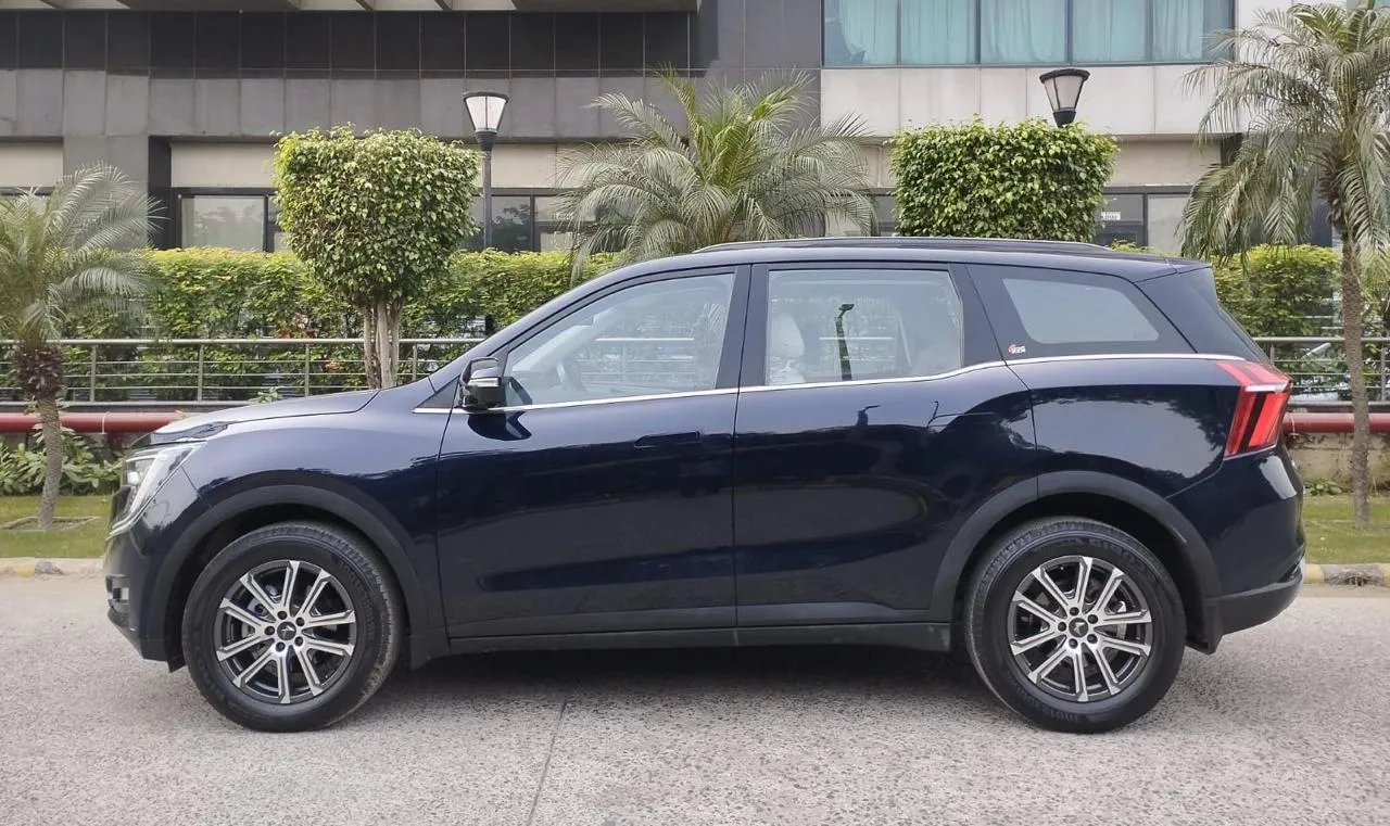 Compact SUV Xuv700 Ax7 L view 2