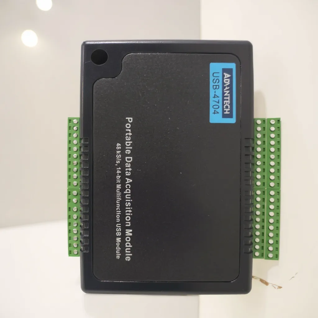 Advantech USB-4704 view 2