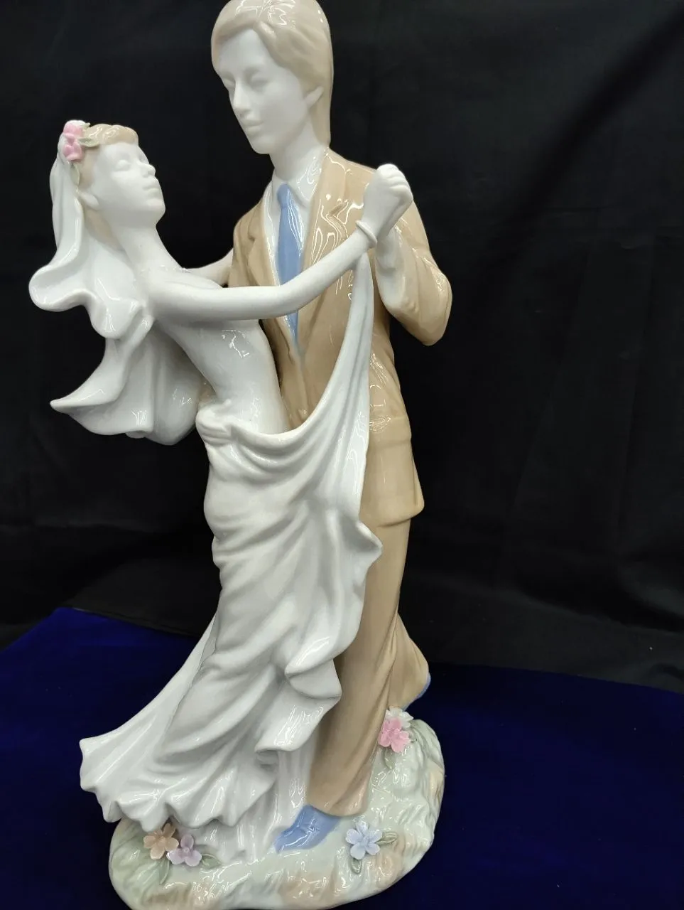 Elegant Lady Figurine view 4