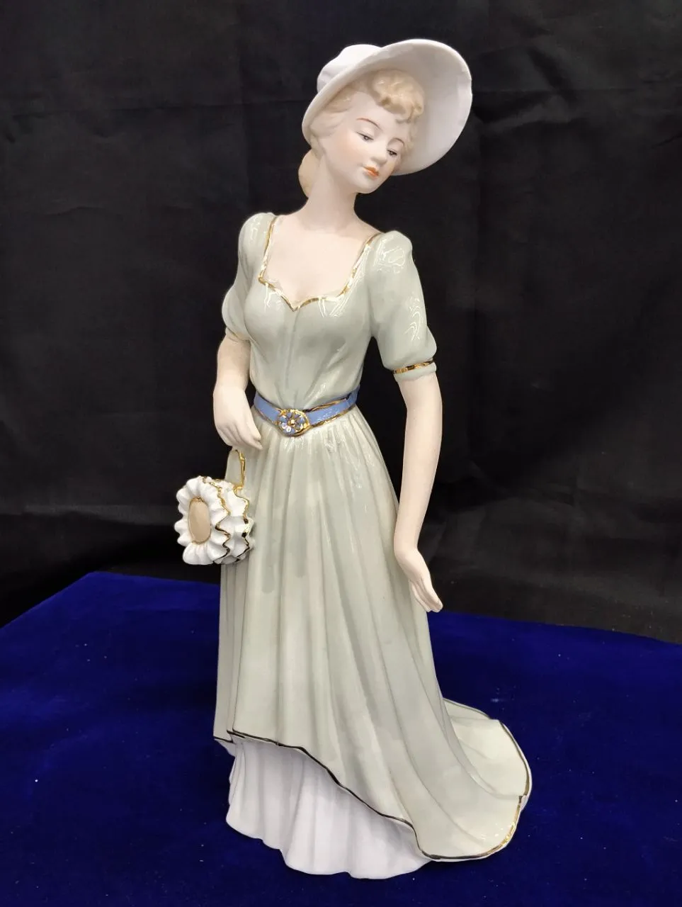 Elegant Porcelain Figurine view 9