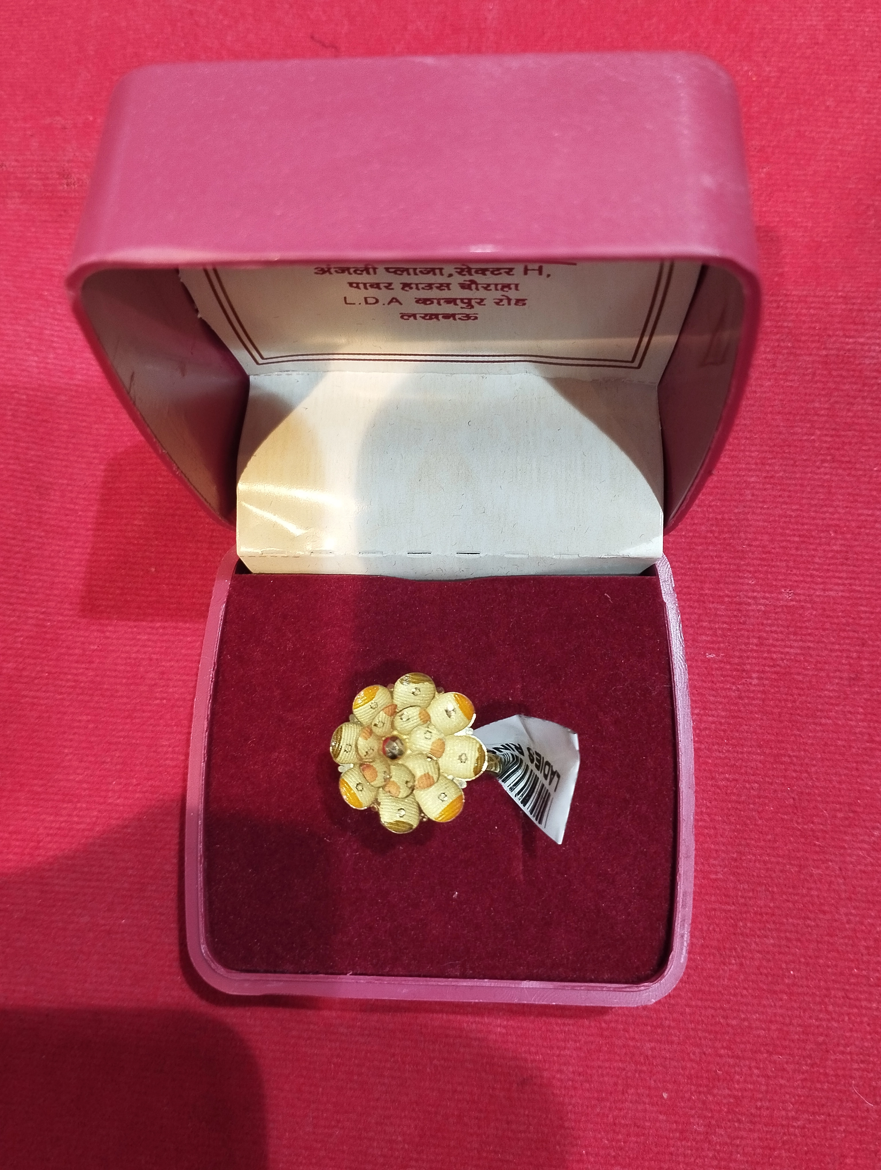 Flower-shaped Gold Ring view 2